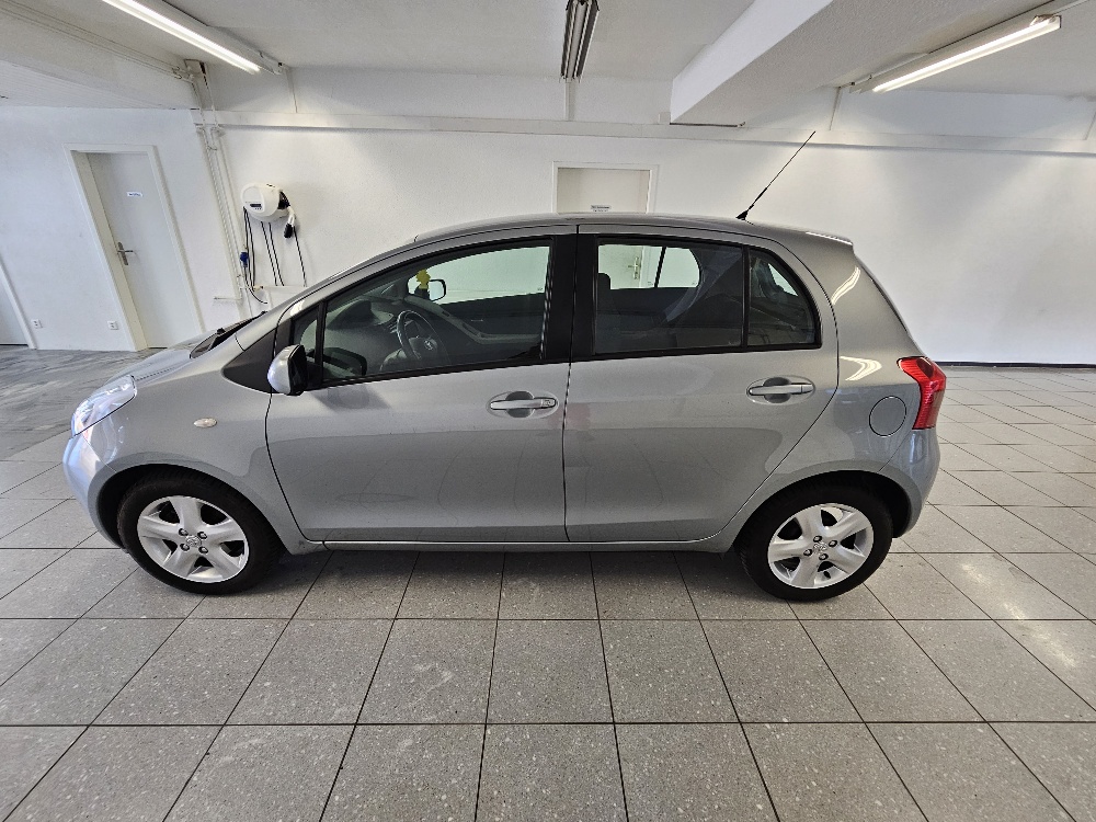 TOYOTA Yaris 1.3 Linea Luna-image-7