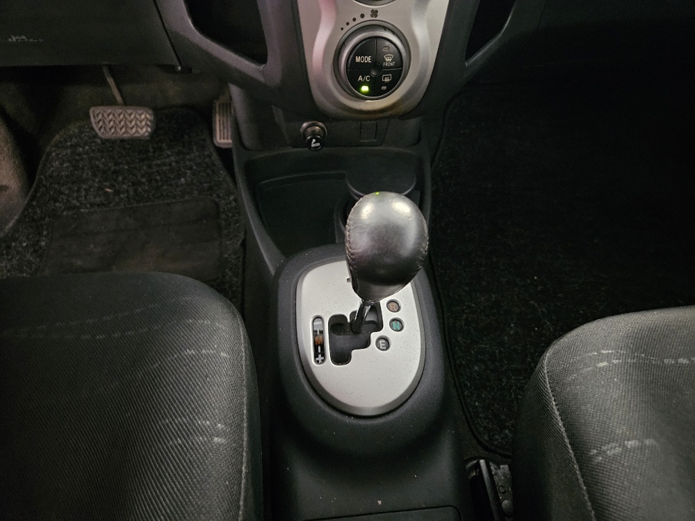 TOYOTA Yaris 1.3 Linea Luna-image-10