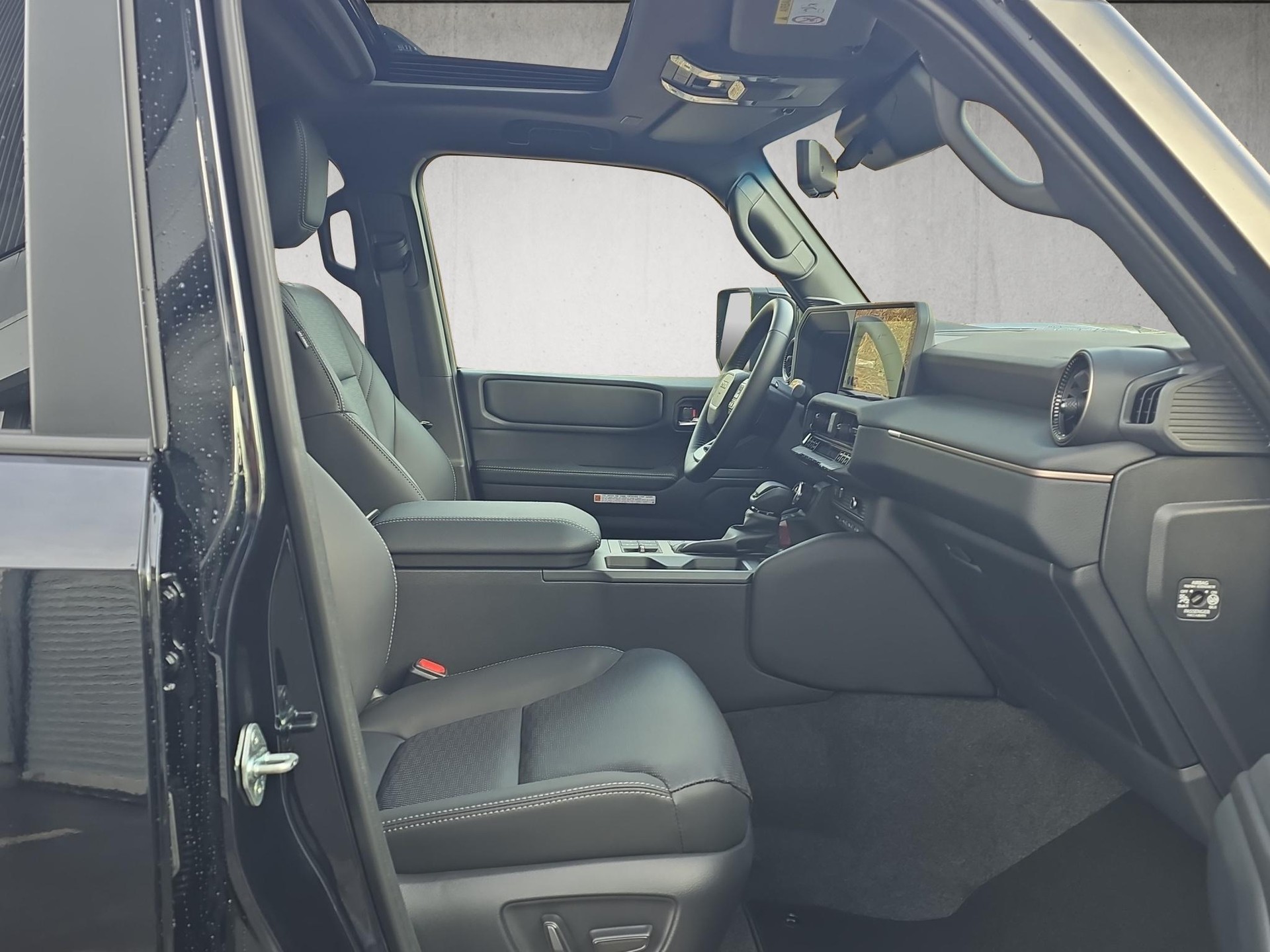 TOYOTA Land Cruiser 2.8 D 48V Invincible-image-13