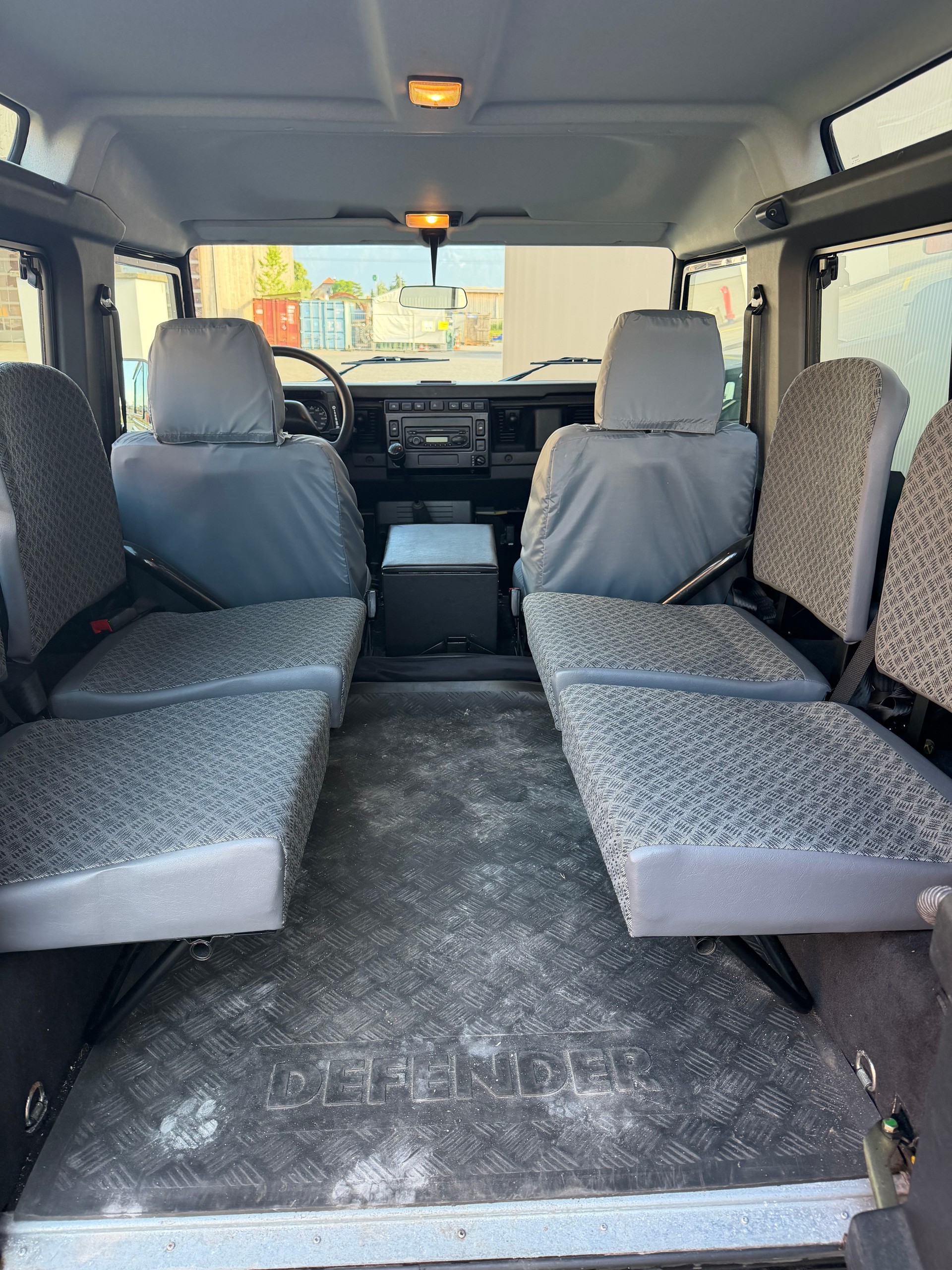 LAND ROVER Defender 90 TD5 *lowMile*-image-9