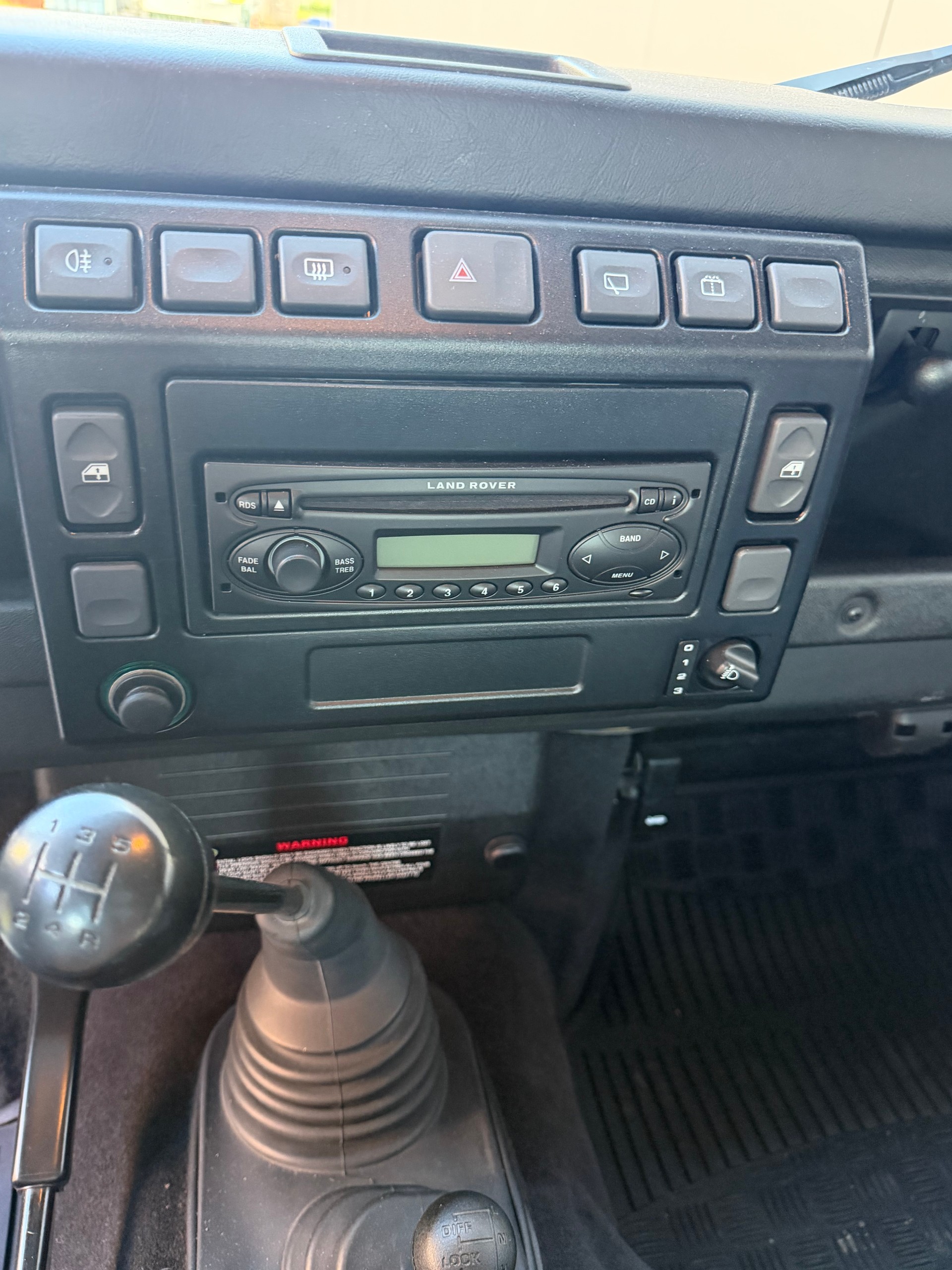 LAND ROVER Defender 90 TD5 *lowMile*-image-15