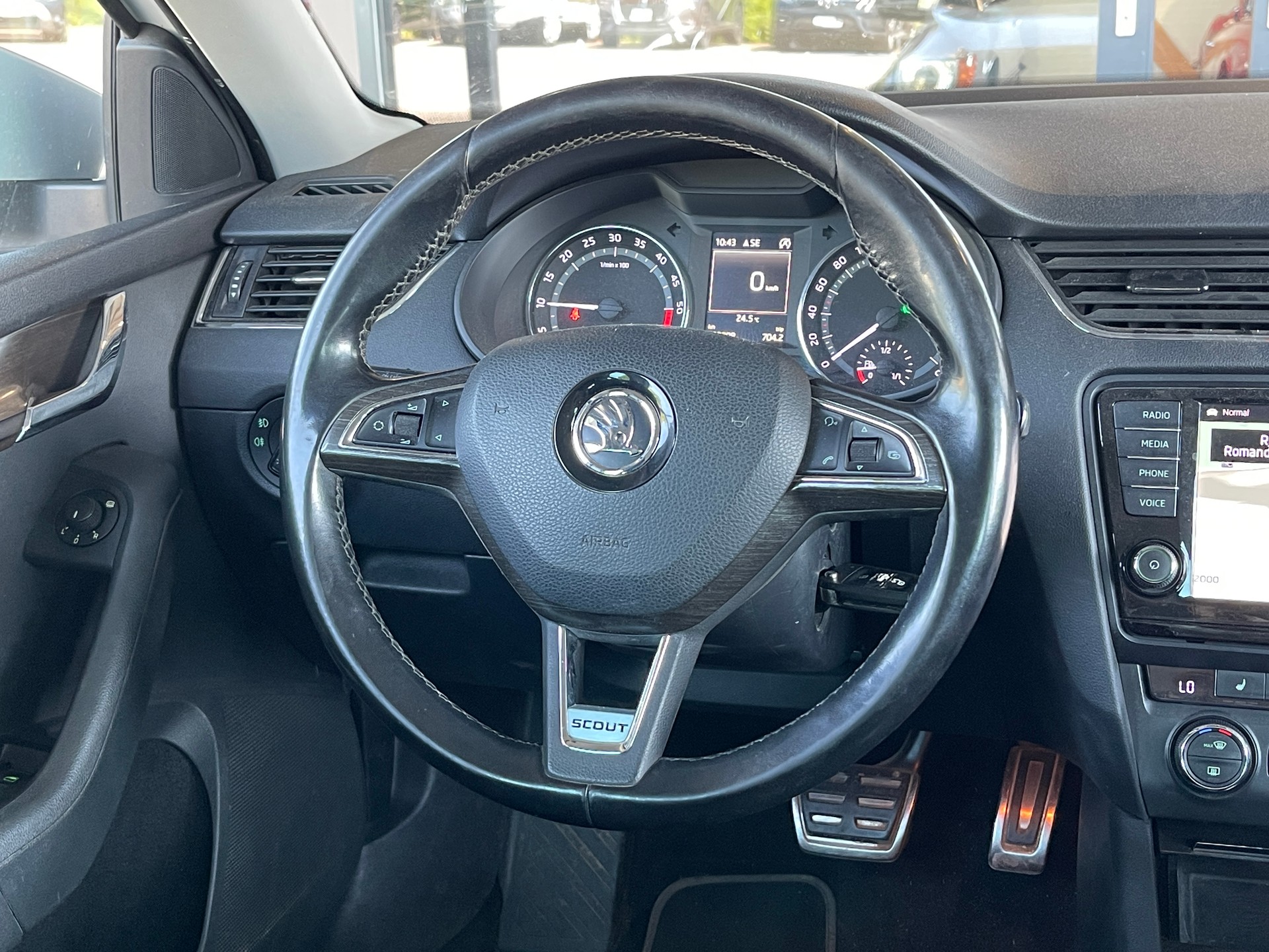 SKODA Octavia Combi 2.0 TDI Scout 4x4 DSG-image-8