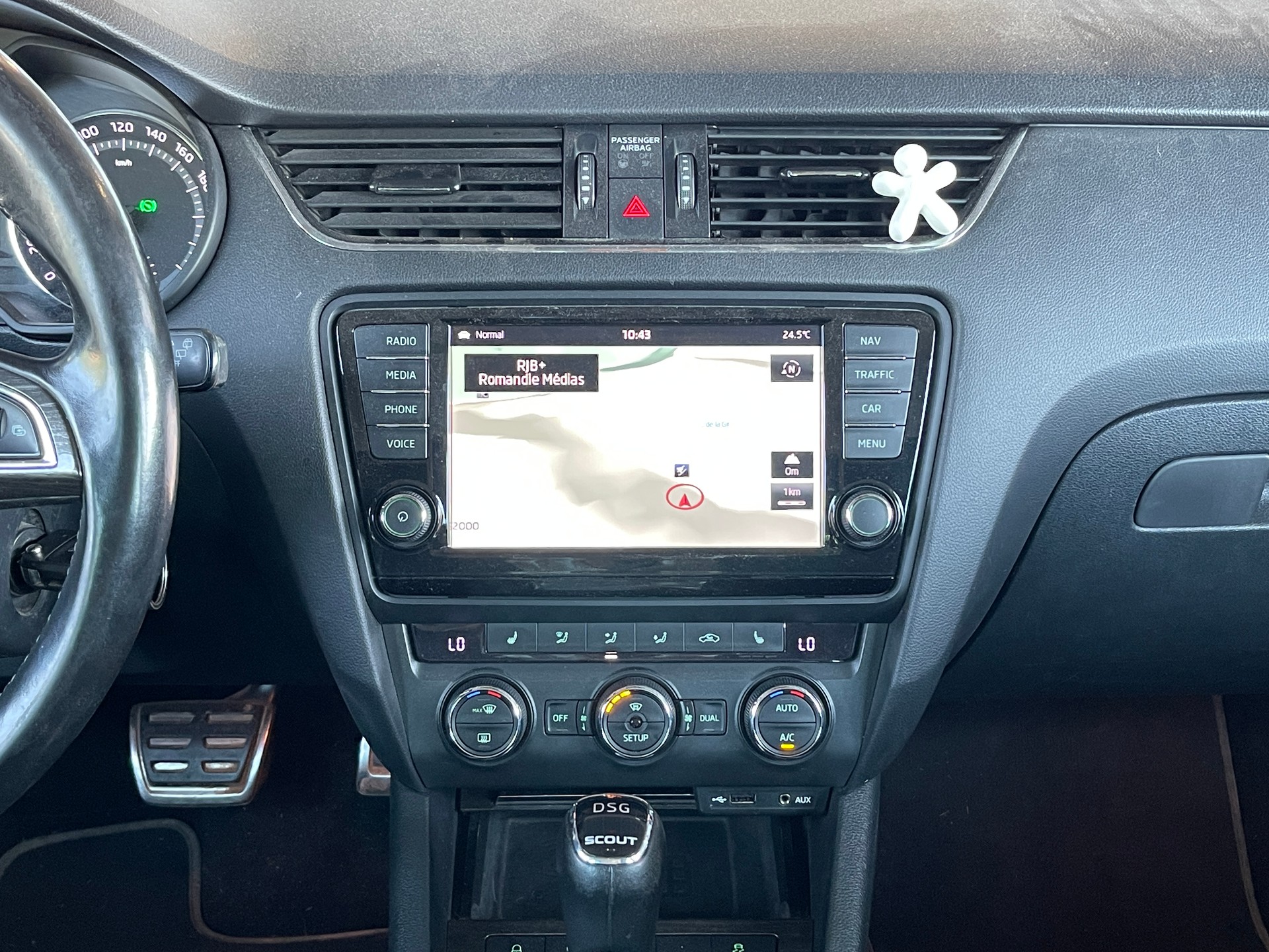 SKODA Octavia Combi 2.0 TDI Scout 4x4 DSG-image-10