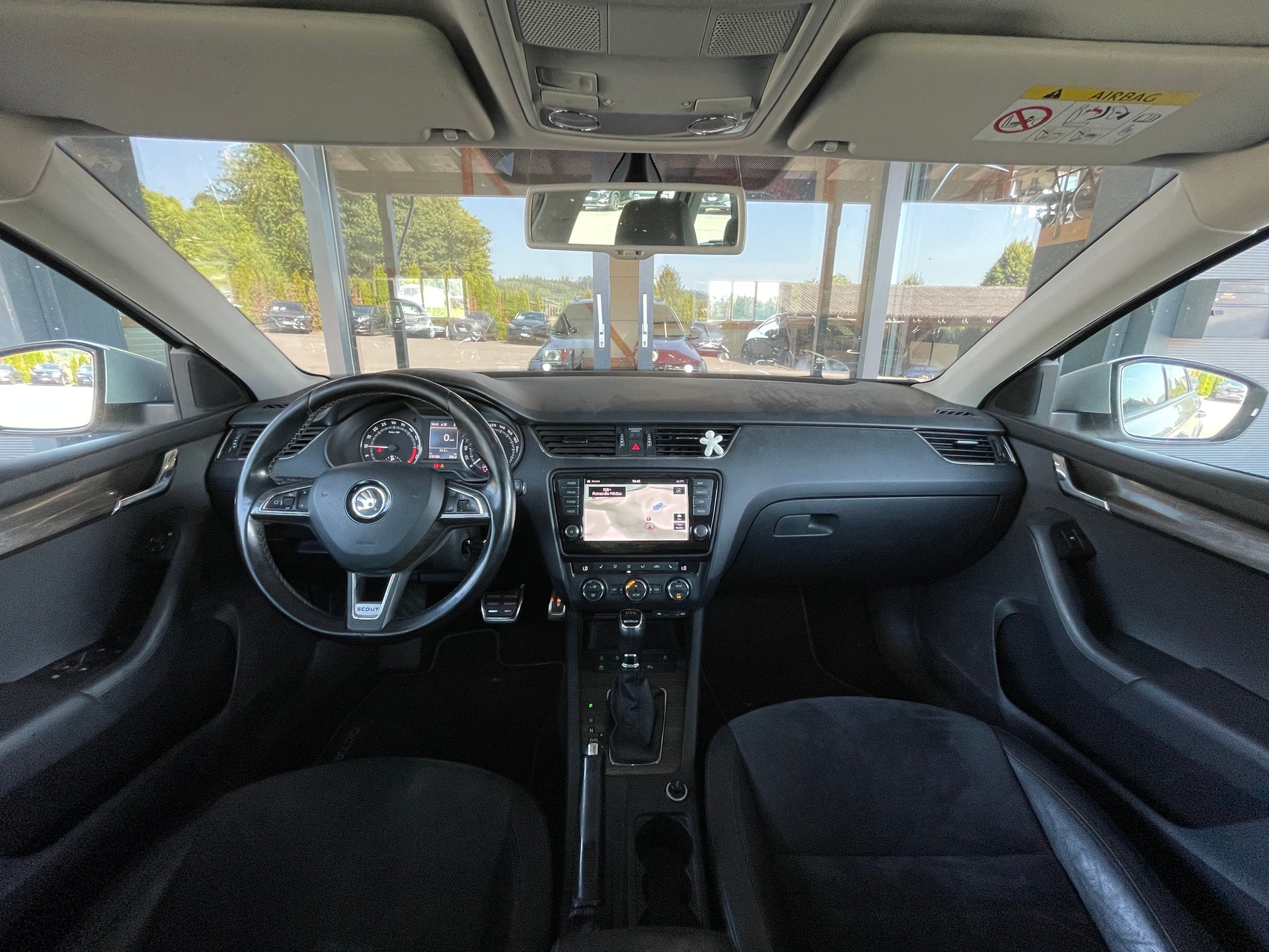 SKODA Octavia Combi 2.0 TDI Scout 4x4 DSG-image-7