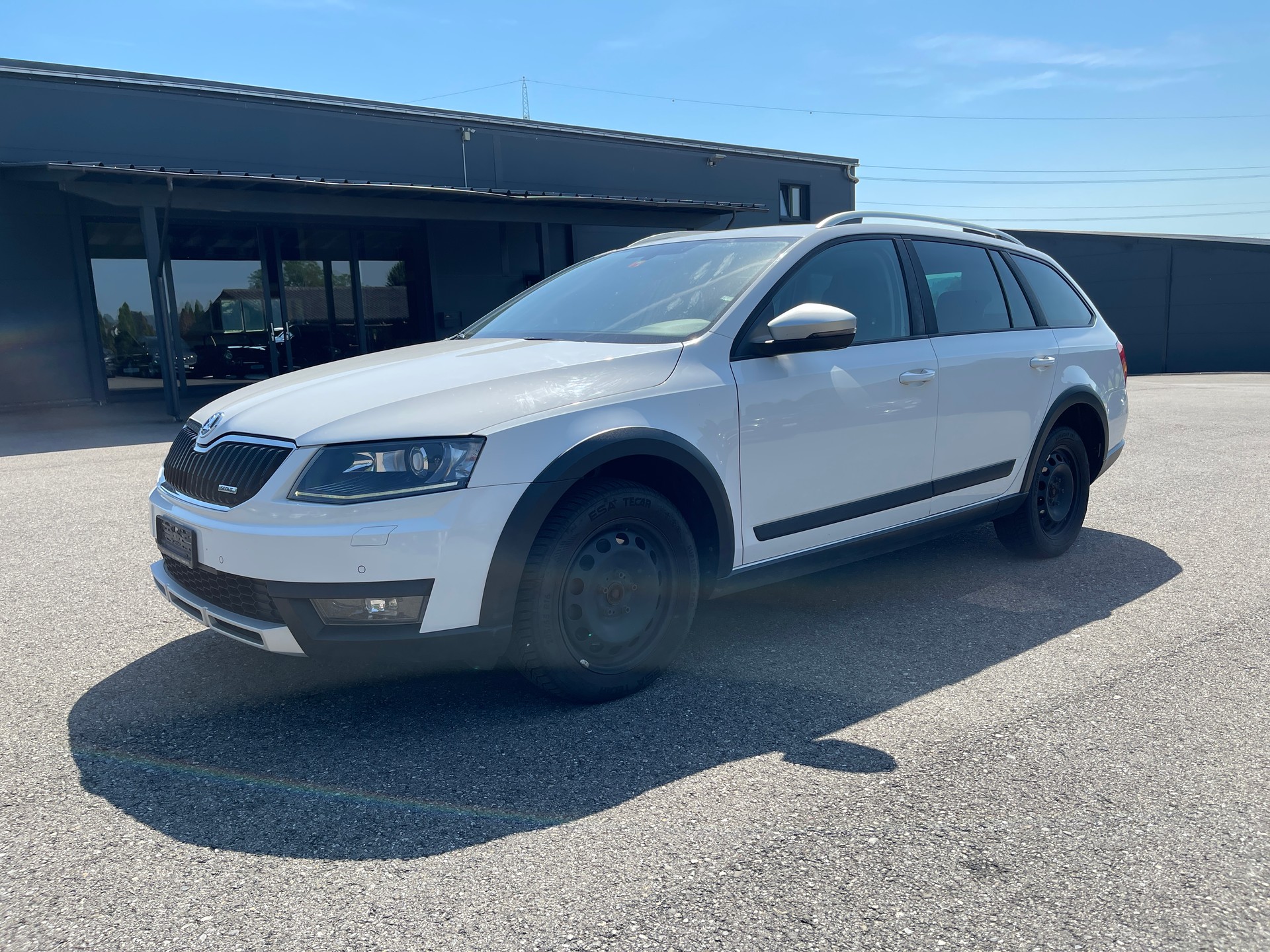 SKODA Octavia Combi 2.0 TDI Scout 4x4 DSG-image-1