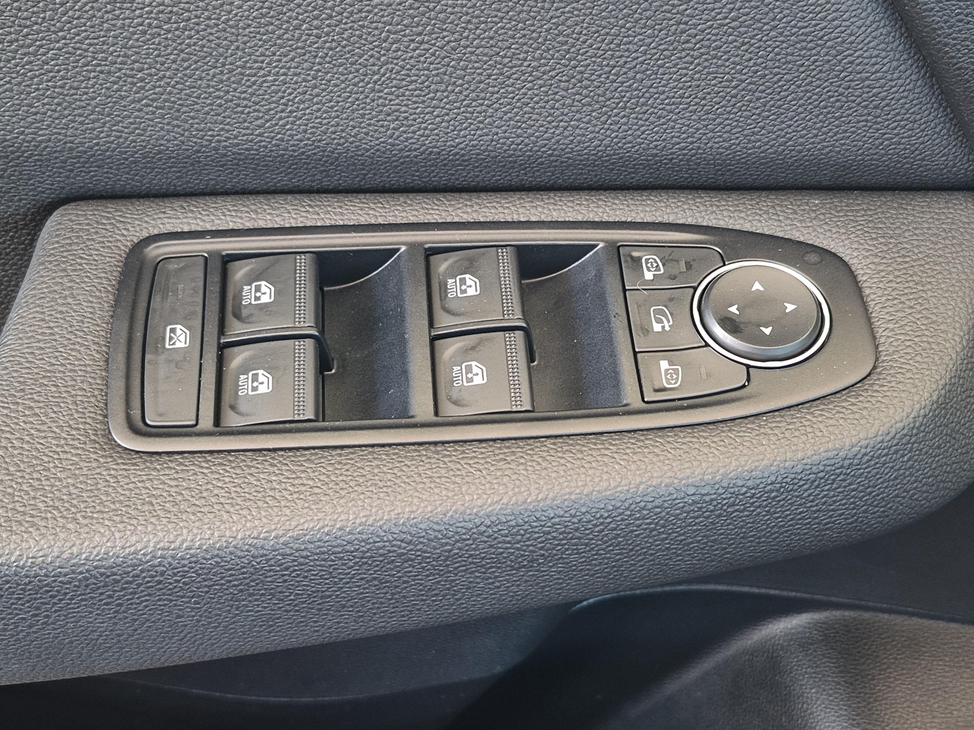 MITSUBISHI Colt 1.6 HEV Instyle / ab 3,99% Leasing bei Abschluss einer Protect Autoversicherung-image-17