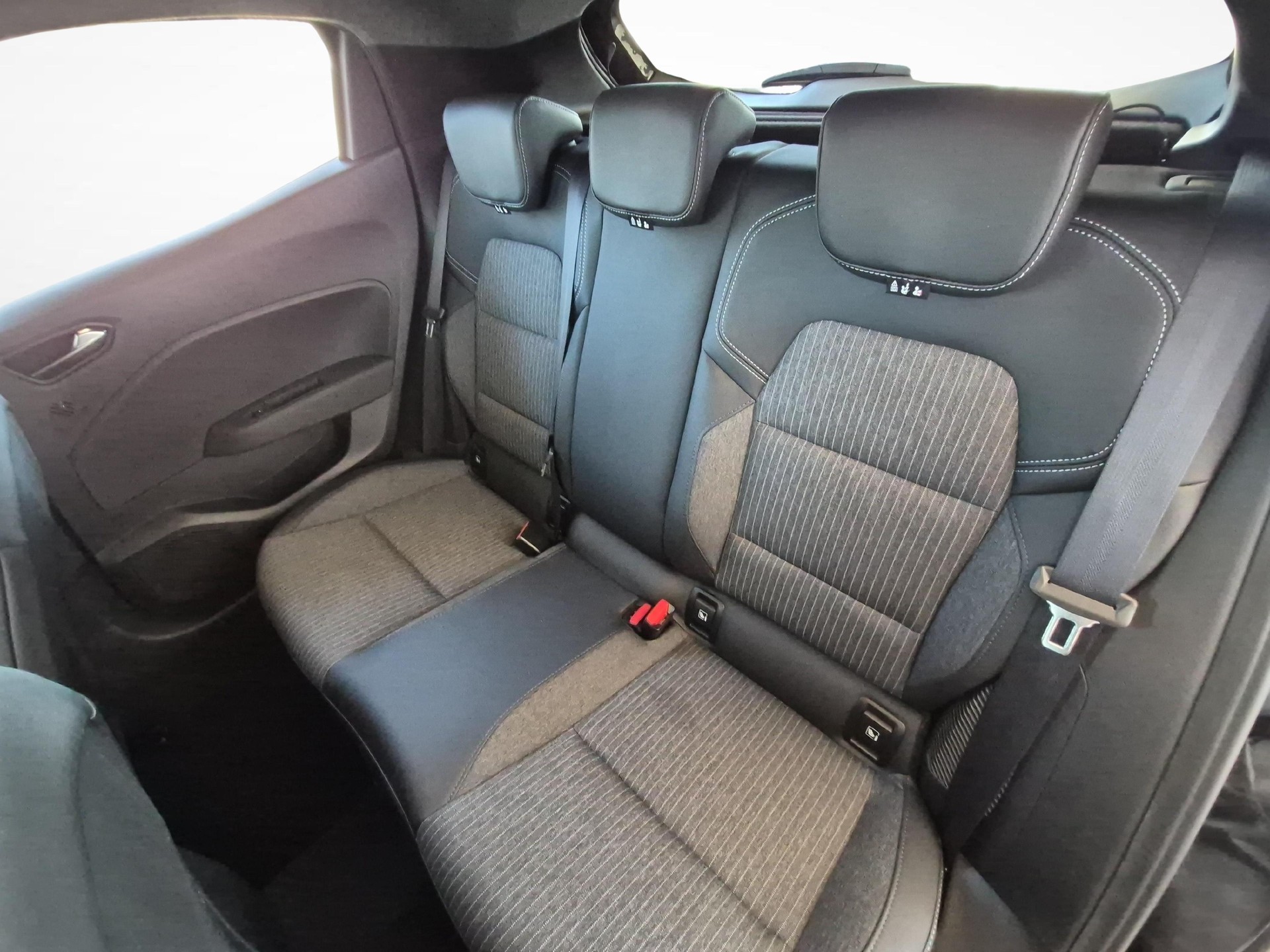 MITSUBISHI Colt 1.6 HEV Instyle / ab 3,99% Leasing bei Abschluss einer Protect Autoversicherung-image-10