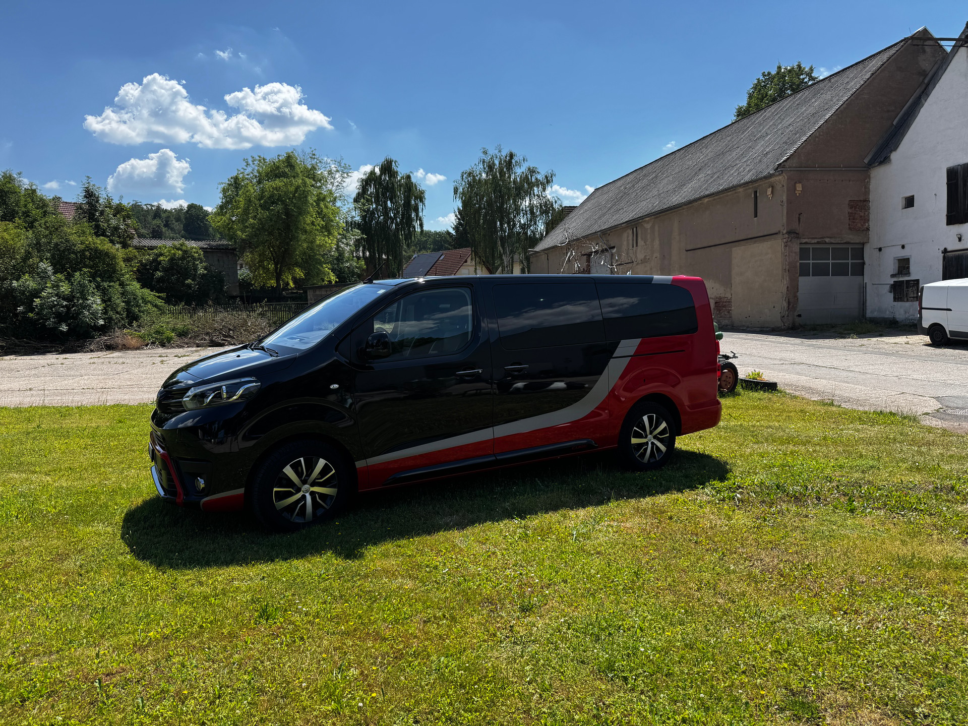 TOYOTA L2 VIP 2.0D-image-1