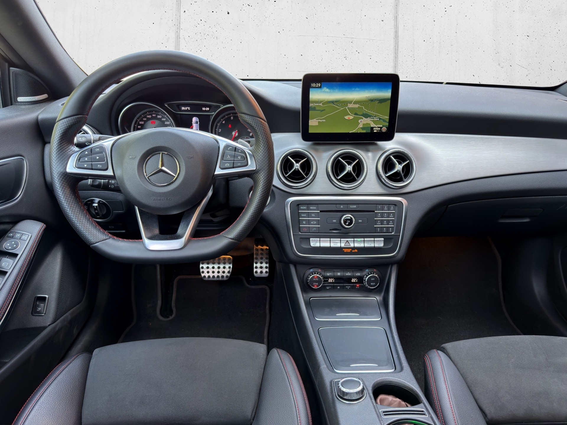 MERCEDES-BENZ CLA 220 AMG Line 4Matic 7G-DCT-image-13