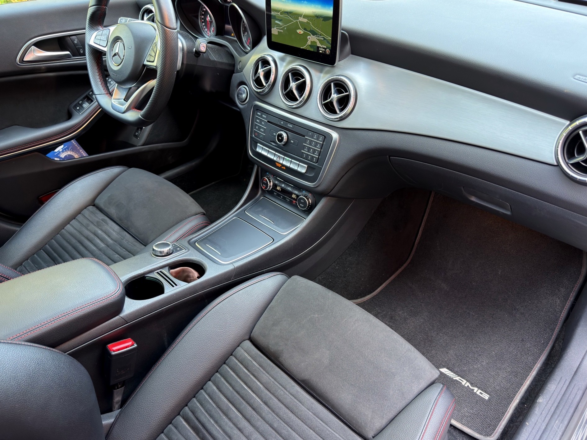 MERCEDES-BENZ CLA 220 AMG Line 4Matic 7G-DCT-image-22