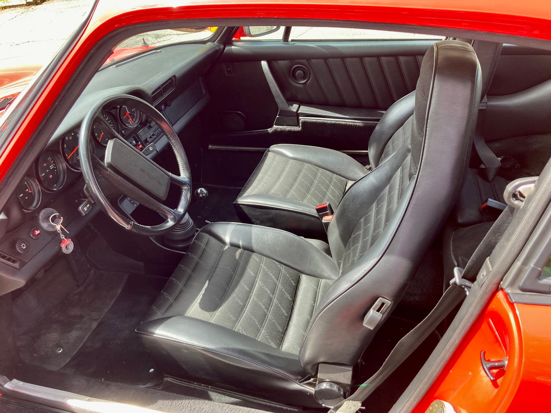 PORSCHE 911 Carrera-image-13