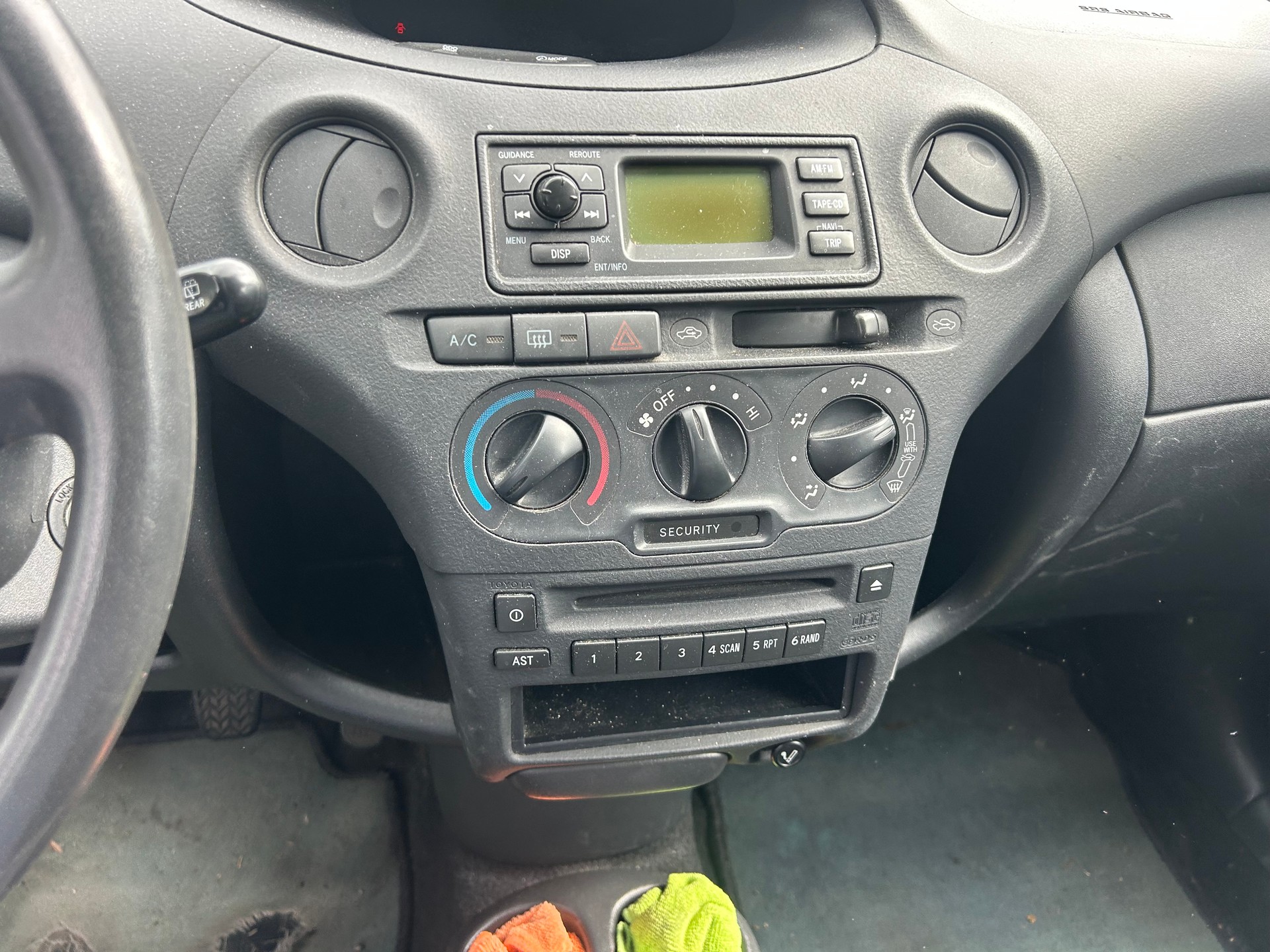 TOYOTA Yaris 1.3 Linea Luna-image-6
