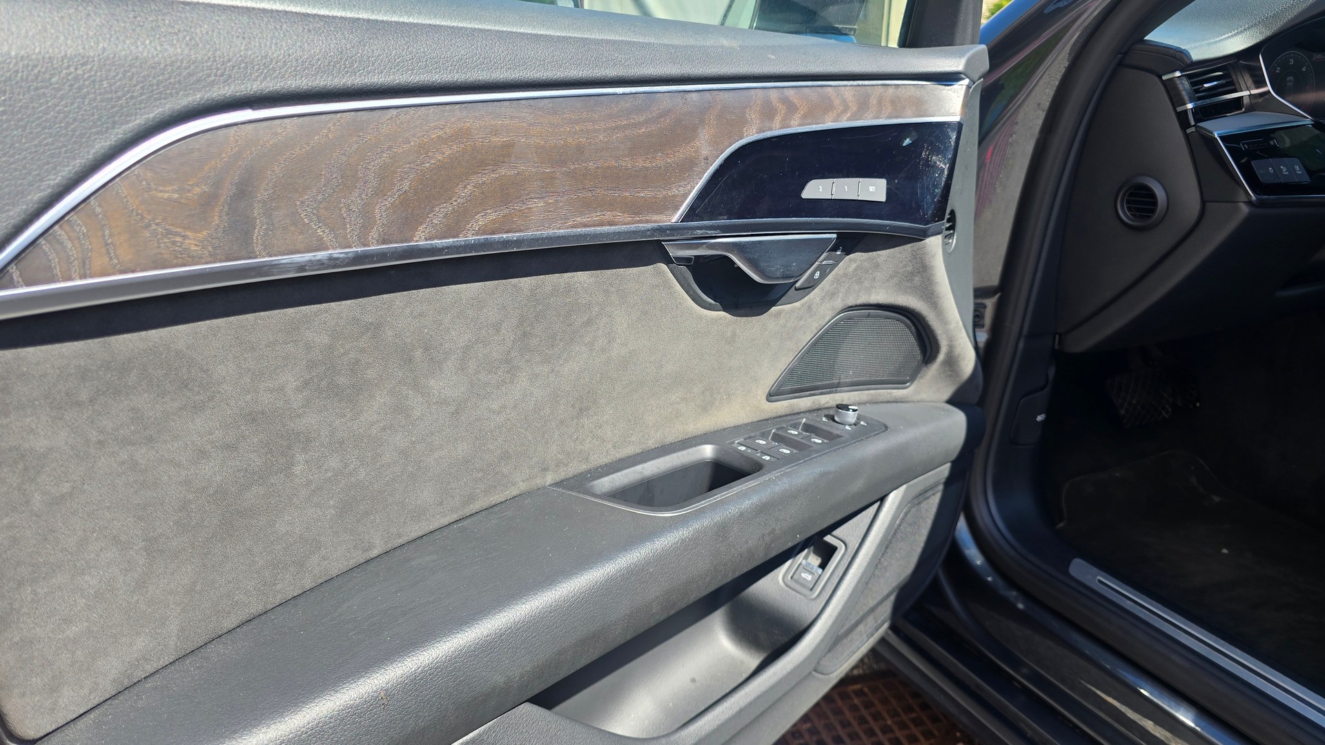 AUDI A8 50 TDI quattro tiptronic-image-14