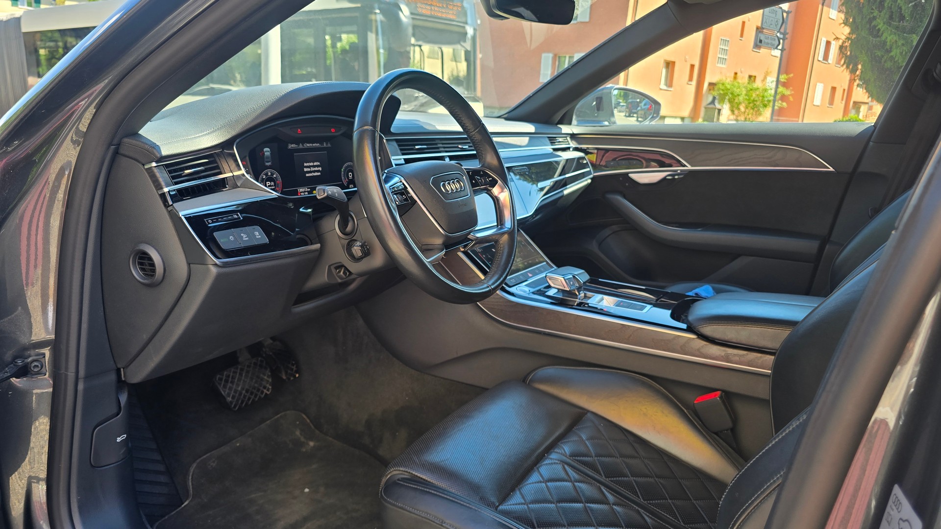 AUDI A8 50 TDI quattro tiptronic-image-12