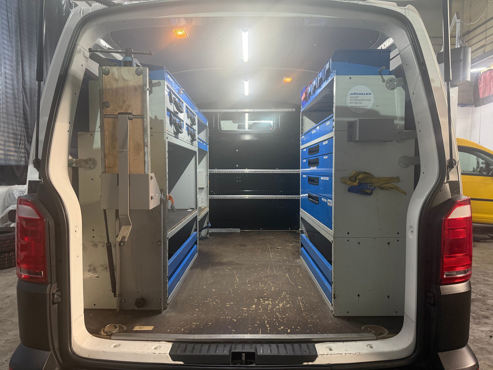 VW T6 2.0 TDI 4Motion ( ( Mit AHK / Sortimo Regale )-image-12
