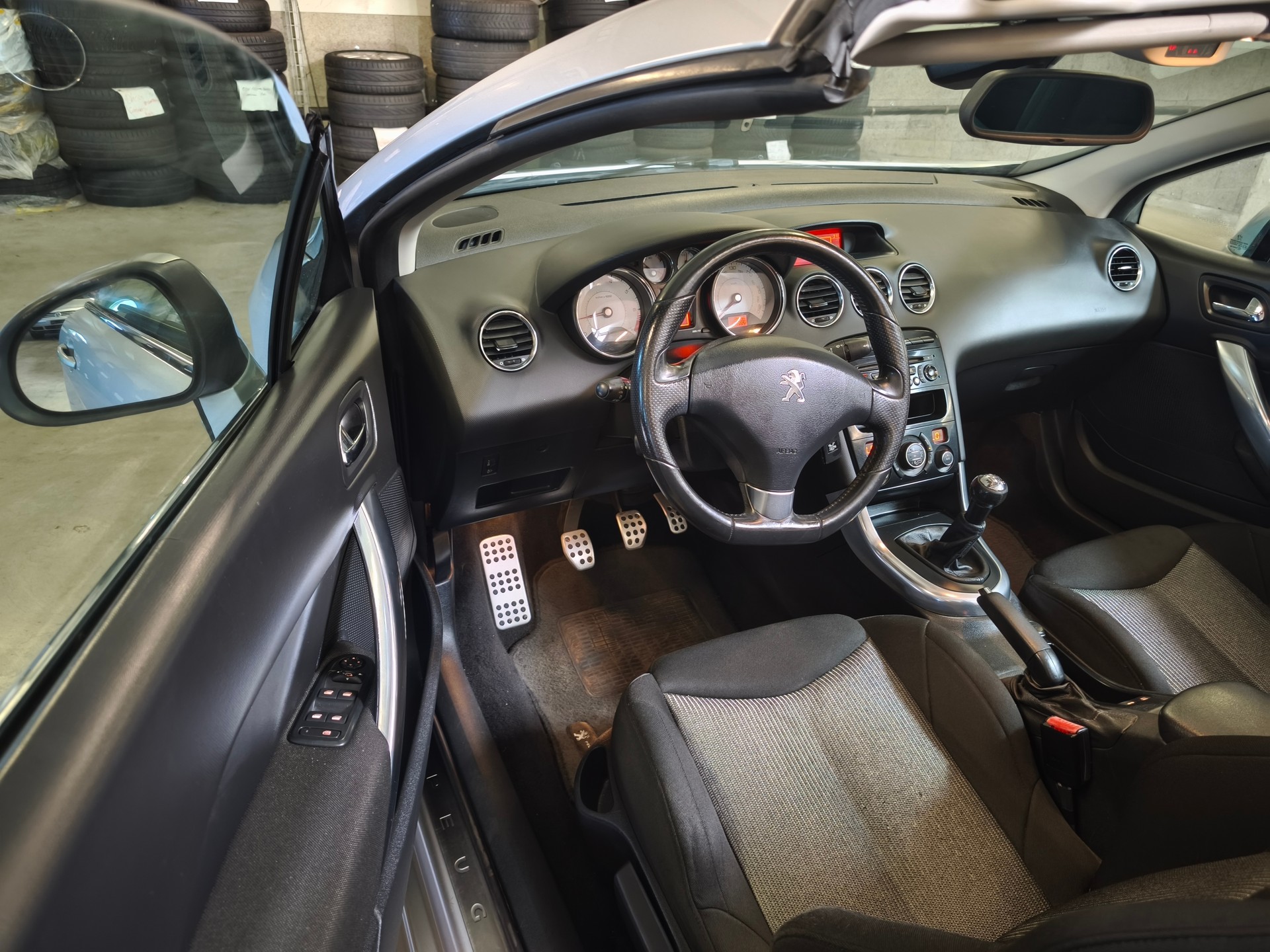 PEUGEOT 308 CC 1.6 16V VTi Sport-image-9