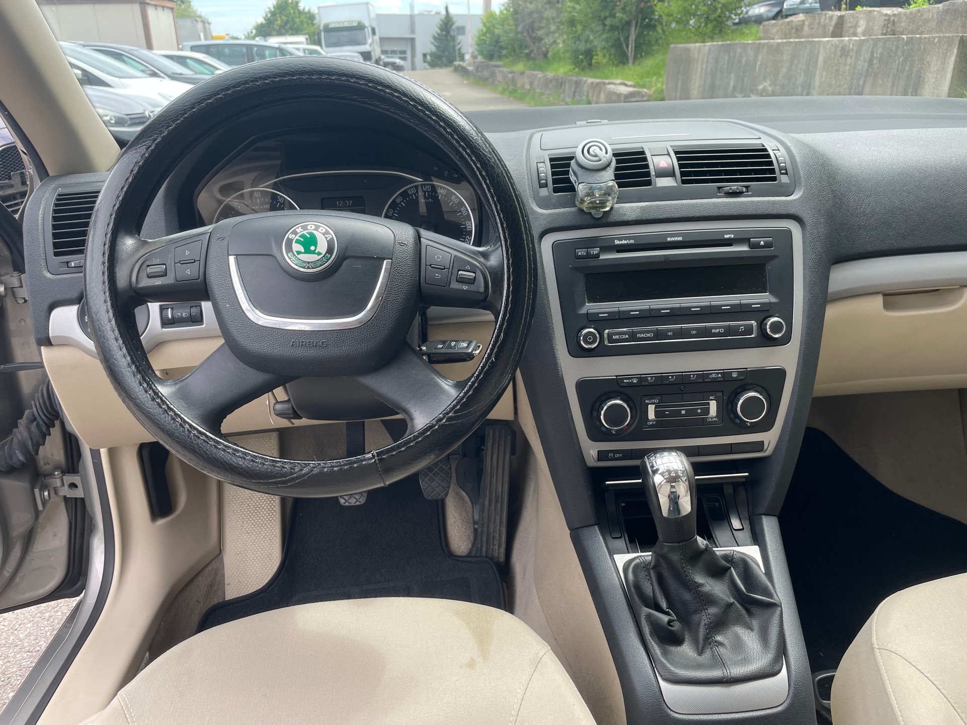 SKODA Octavia 1.8 TSI Elegance-image-6