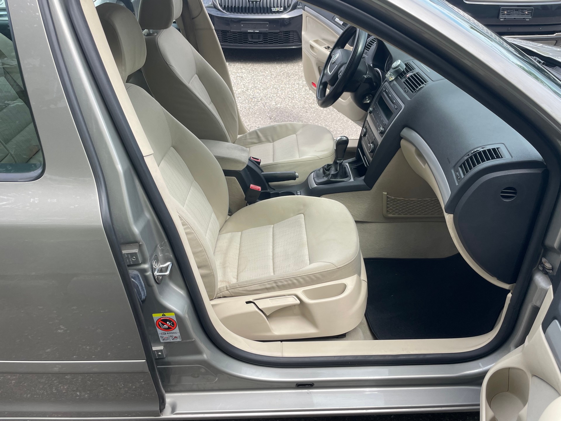 SKODA Octavia 1.8 TSI Elegance-image-8