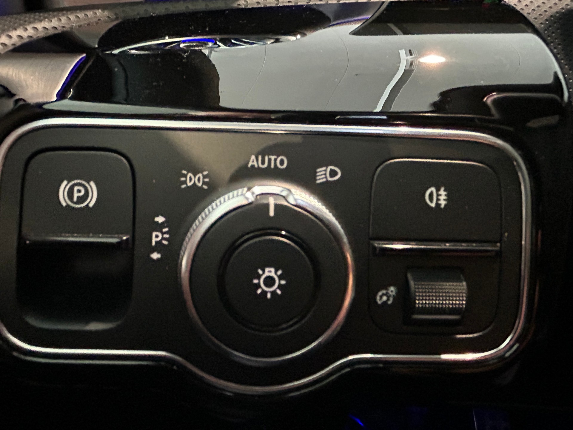MERCEDES-BENZ A 35 AMG 4Matic Speedshift-image-19