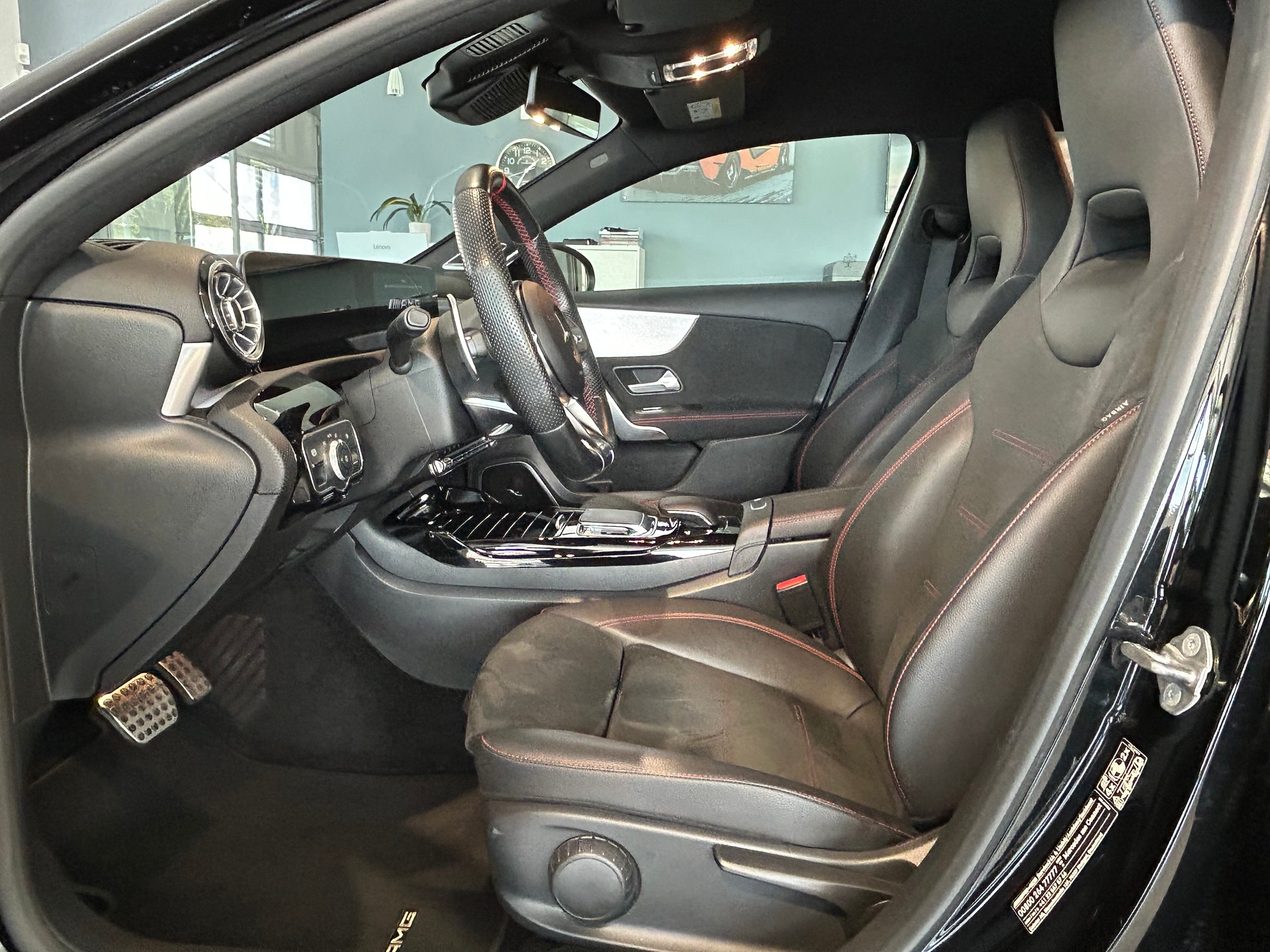MERCEDES-BENZ A 35 AMG 4Matic Speedshift-image-9