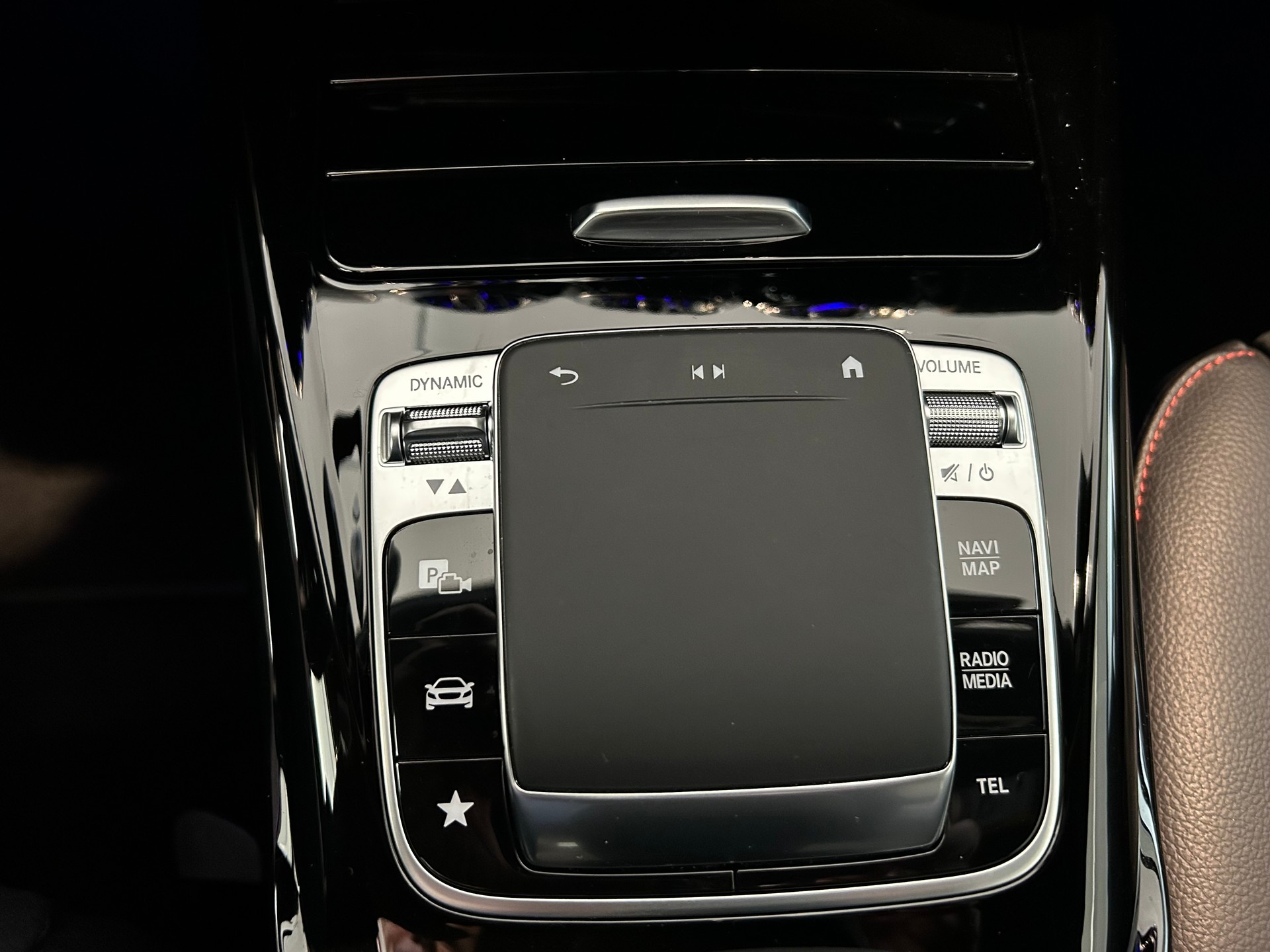 MERCEDES-BENZ A 35 AMG 4Matic Speedshift-image-24