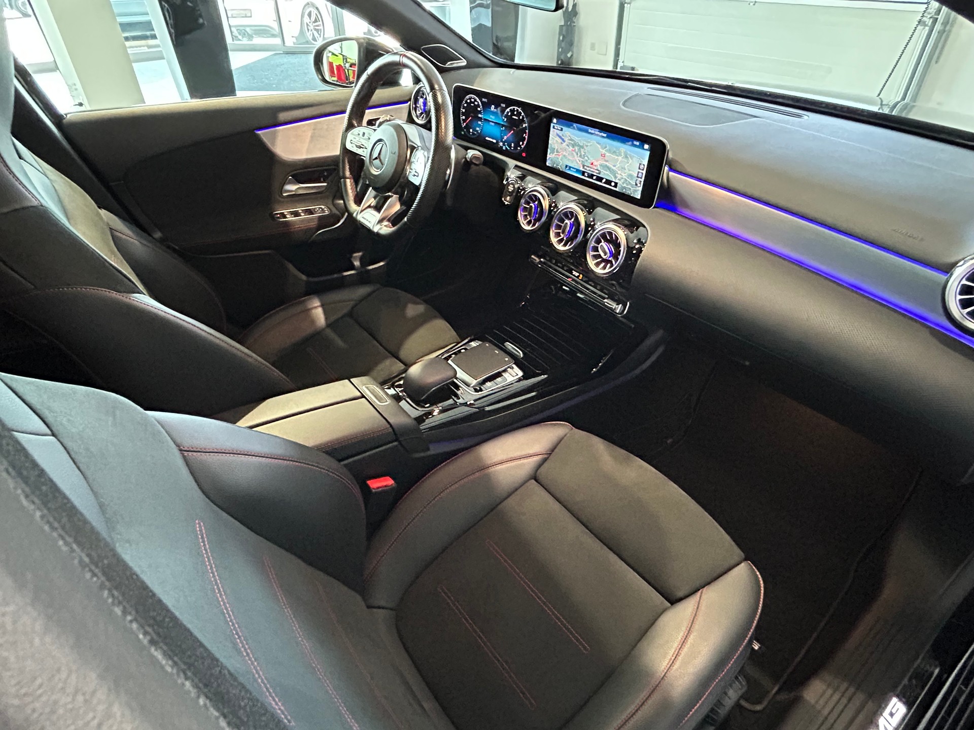 MERCEDES-BENZ A 35 AMG 4Matic Speedshift-image-12