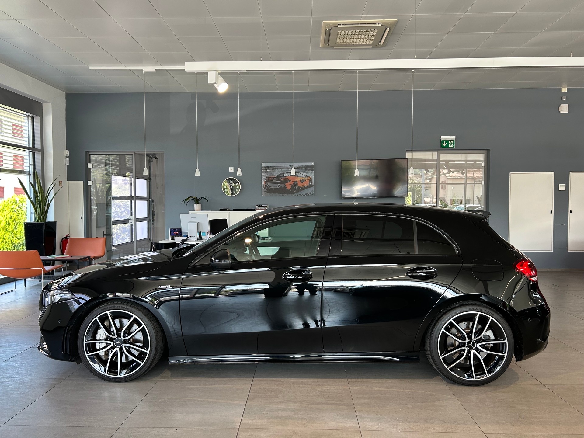 MERCEDES-BENZ A 35 AMG 4Matic Speedshift-image-2