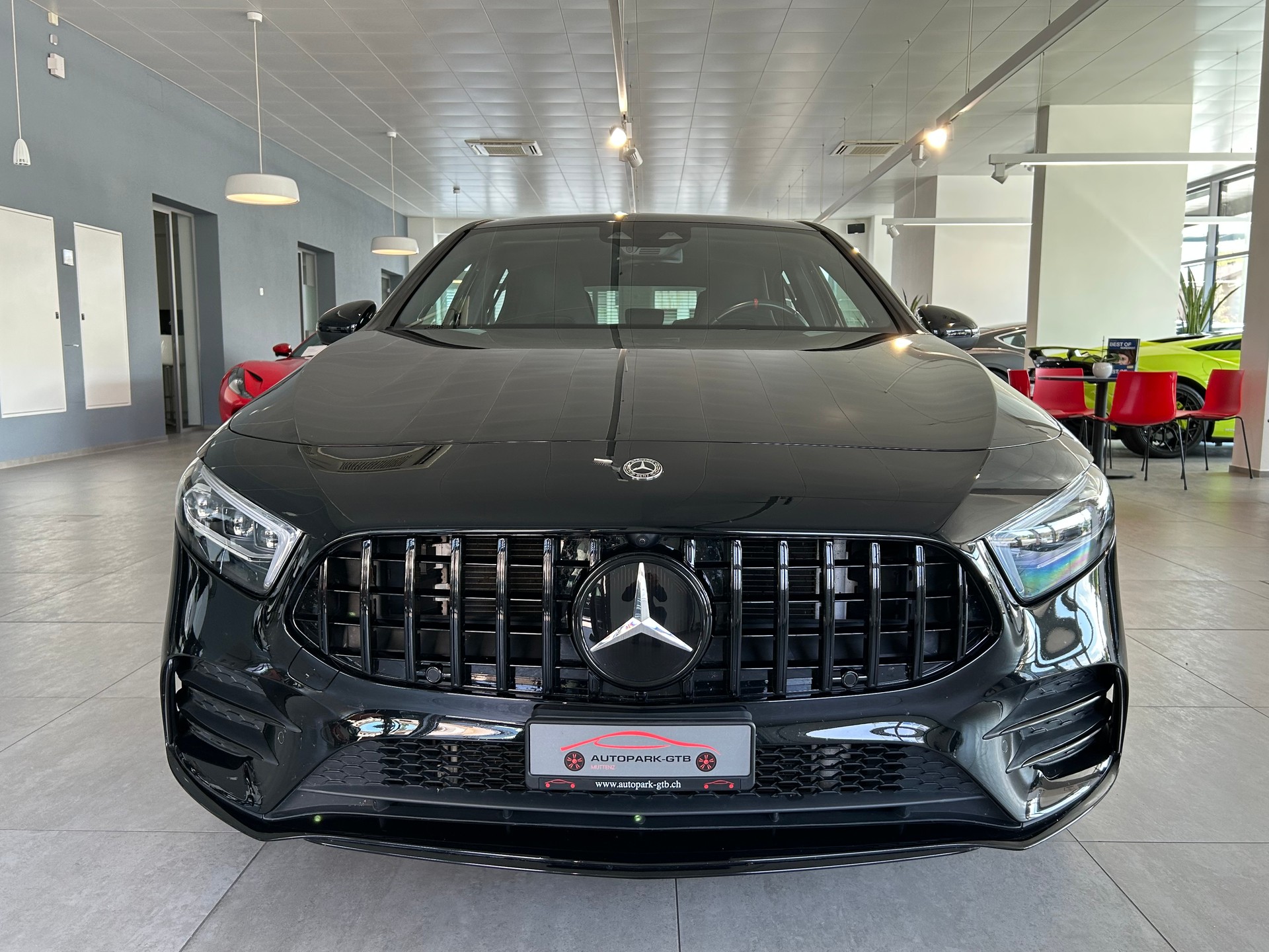 MERCEDES-BENZ A 35 AMG 4Matic Speedshift-image-3
