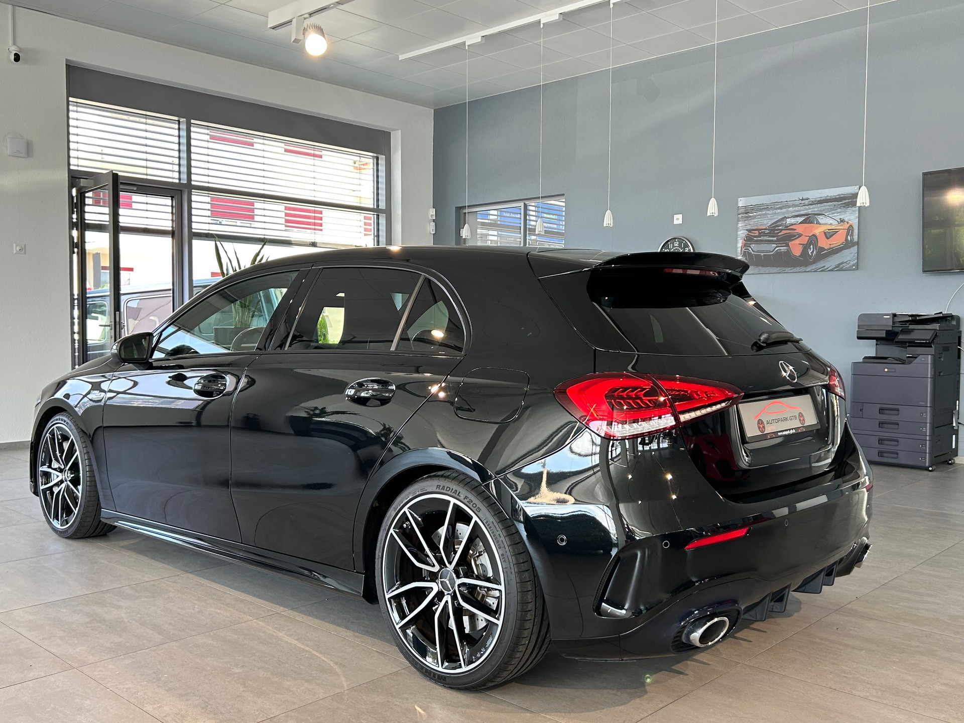 MERCEDES-BENZ A 35 AMG 4Matic Speedshift-image-5