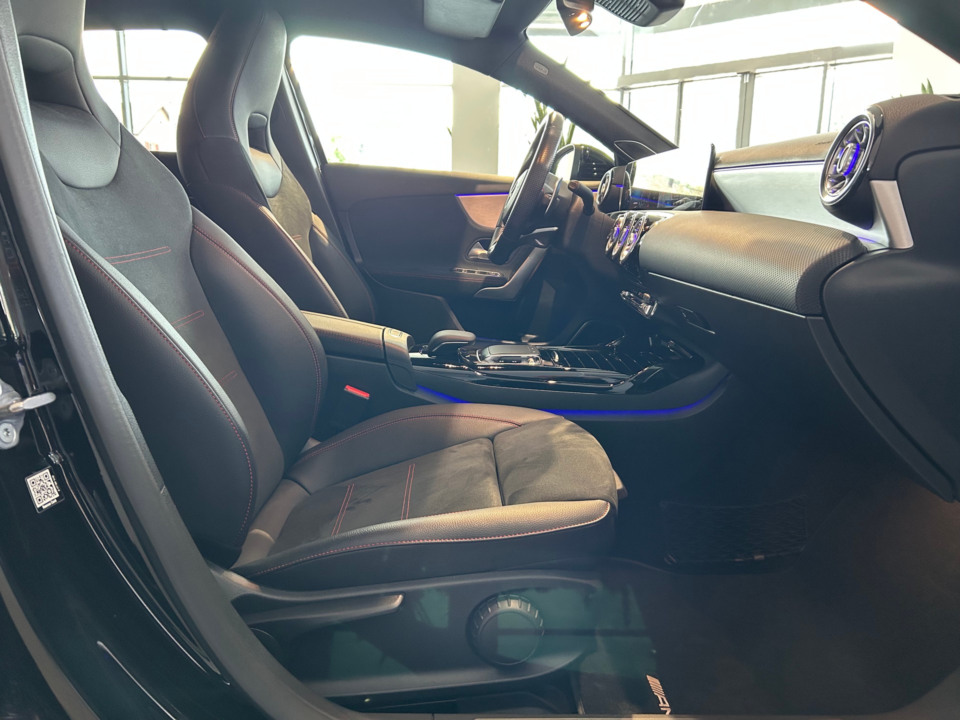 MERCEDES-BENZ A 35 AMG 4Matic Speedshift-image-11