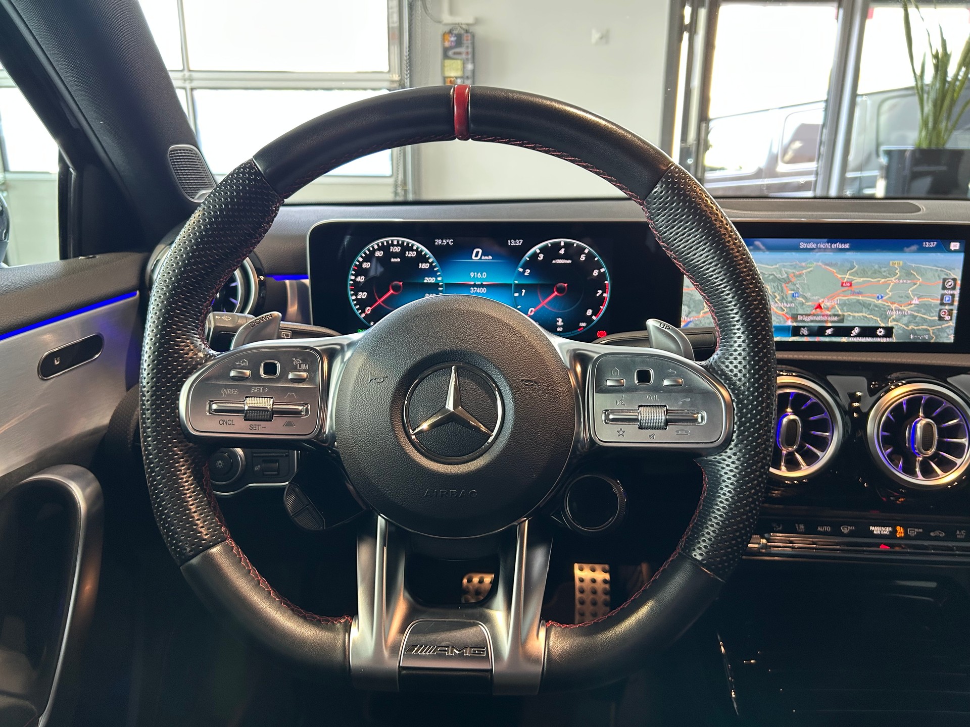 MERCEDES-BENZ A 35 AMG 4Matic Speedshift-image-17