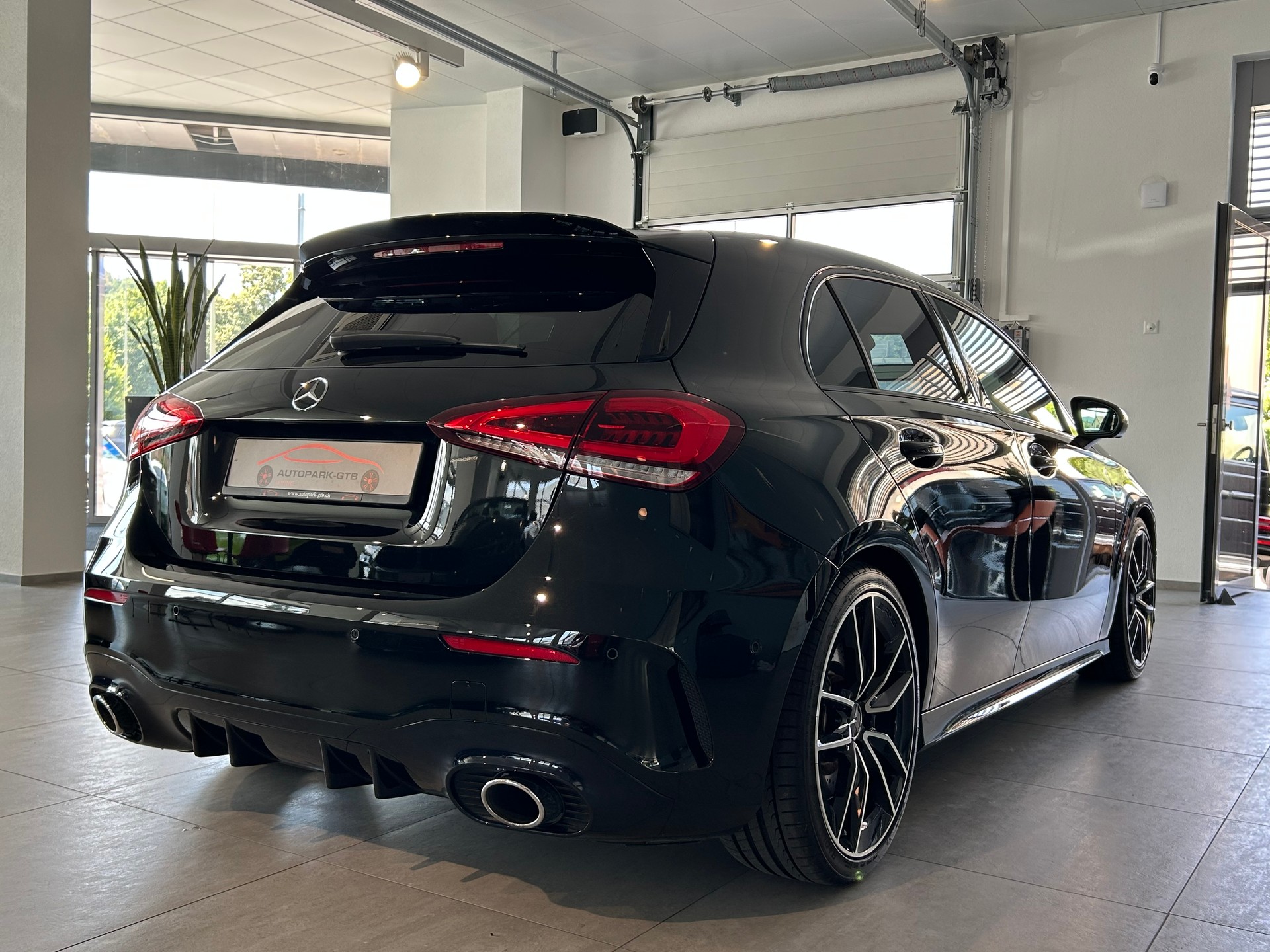 MERCEDES-BENZ A 35 AMG 4Matic Speedshift-image-6