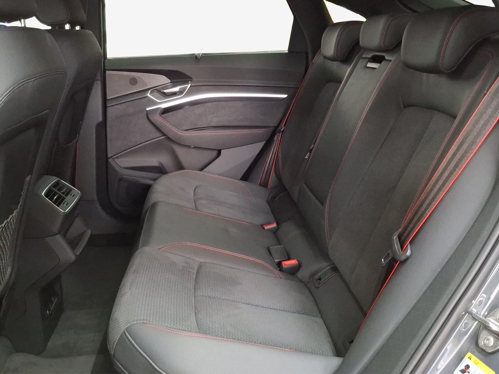 AUDI Q8 Sportback 55 e-tron Black Edition quattro-image-12