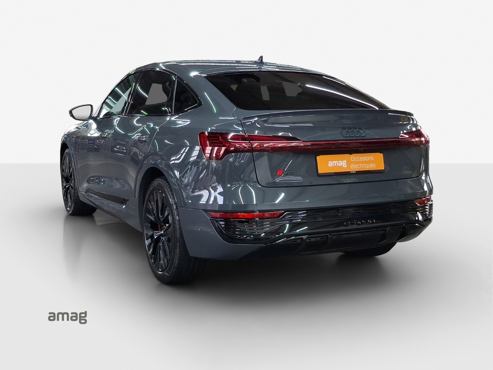 AUDI Q8 Sportback 55 e-tron Black Edition quattro-image-3