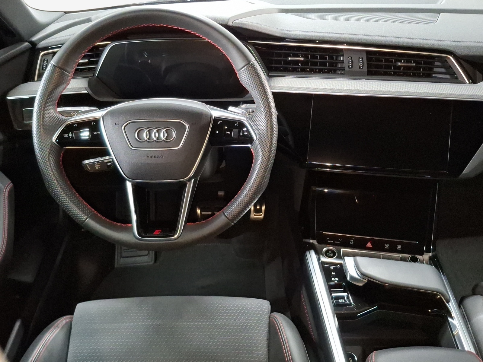 AUDI Q8 Sportback 55 e-tron Black Edition quattro-image-9