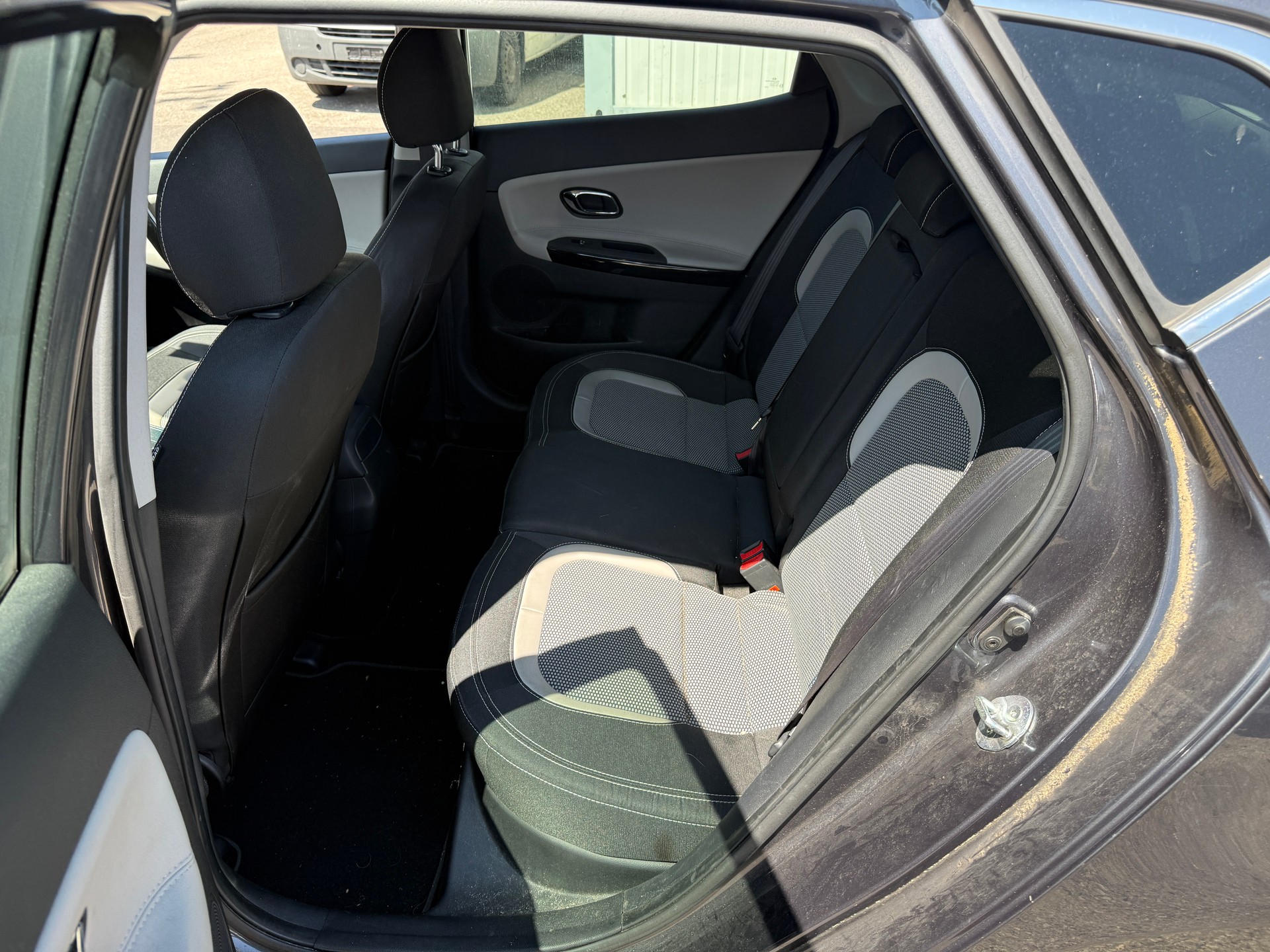 KIA Cee'd 1.0 T-GDi Swiss Champion-image-9