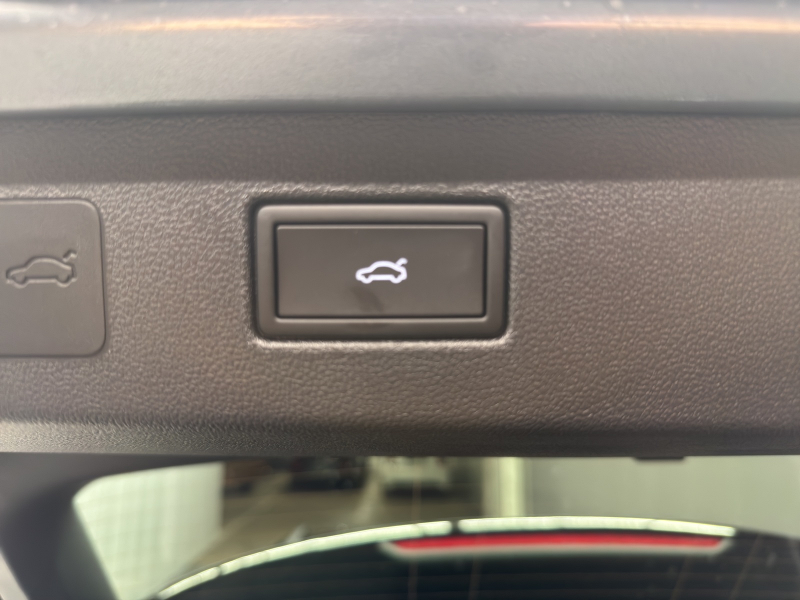 VW T-Roc 1.5 eTSI R-Line DSG-image-11