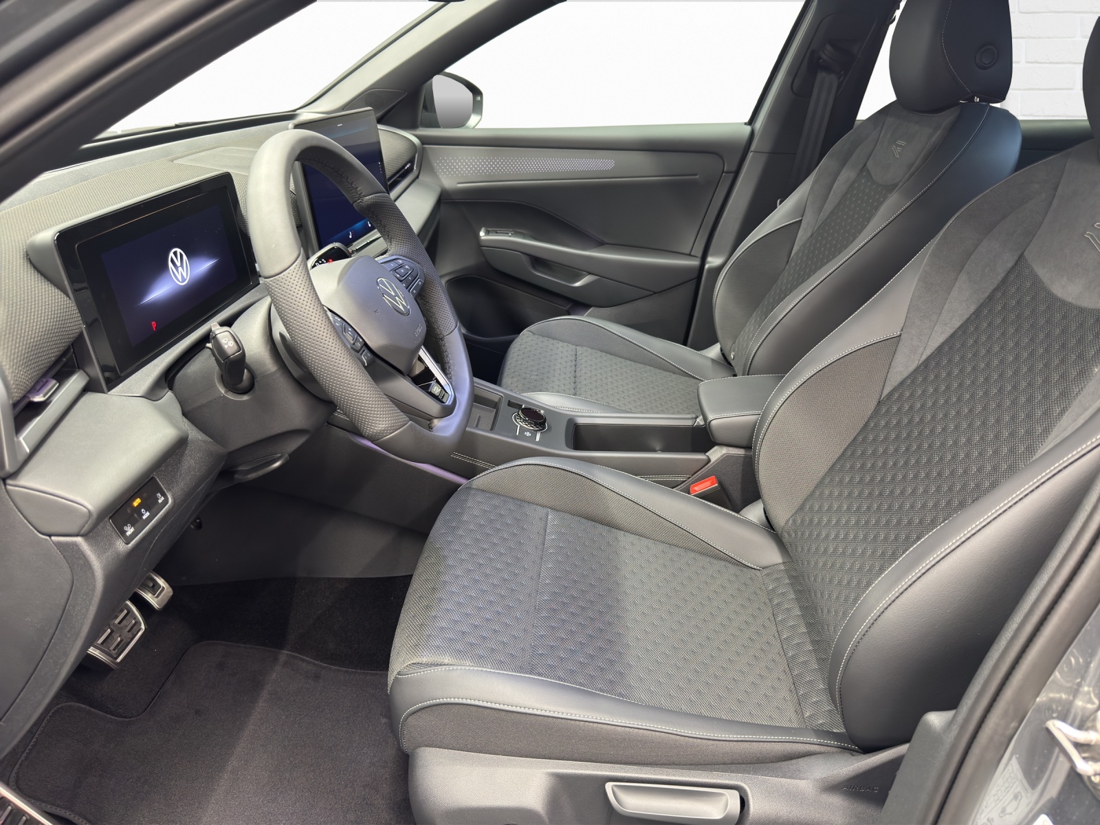 VW T-Roc 1.5 eTSI R-Line DSG-image-6