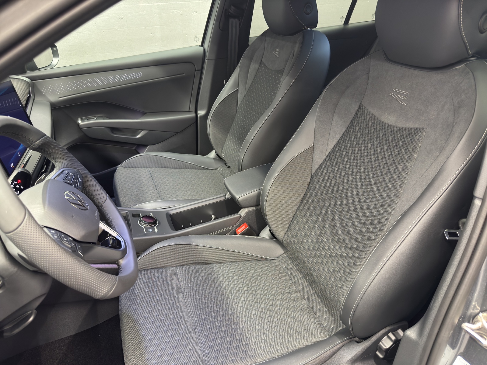 VW T-Roc 1.5 eTSI R-Line DSG-image-14