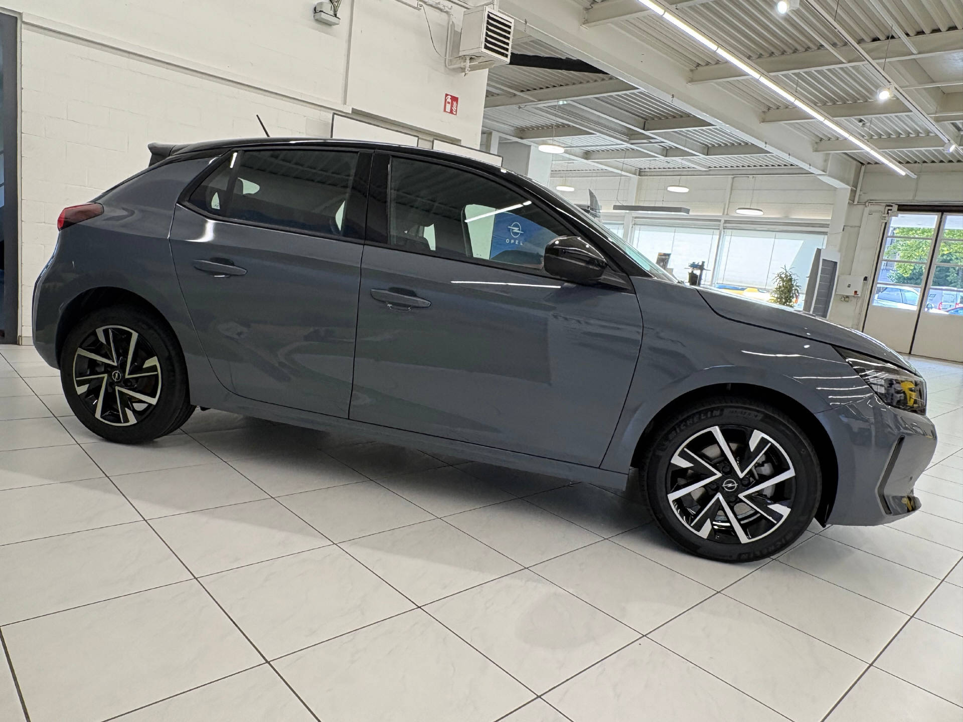 OPEL Corsa 1.2 T Hybrid Viva-image-3