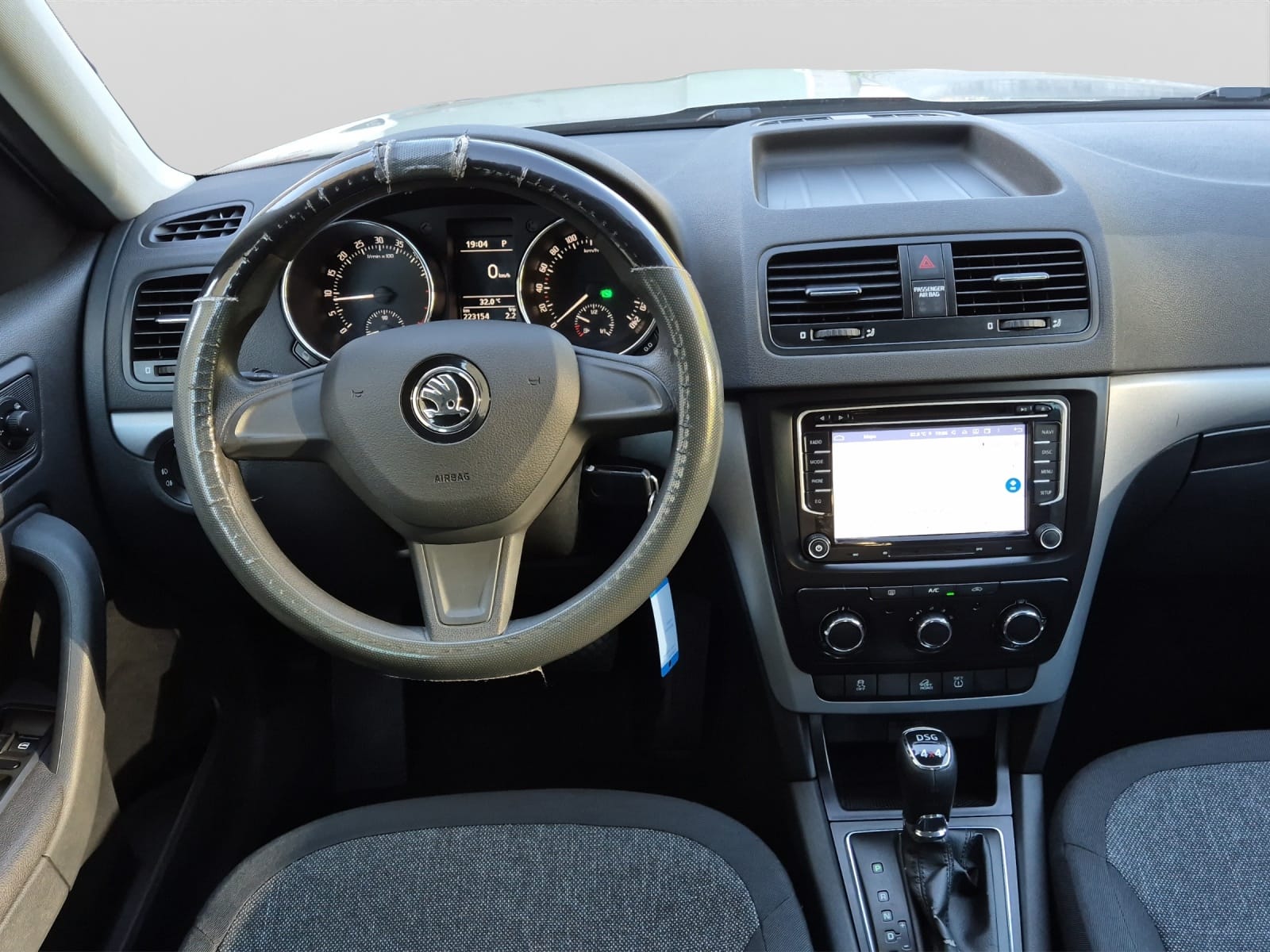 SKODA Yeti 2.0 TDI Active Outdoor 4x4 DSG-image-12