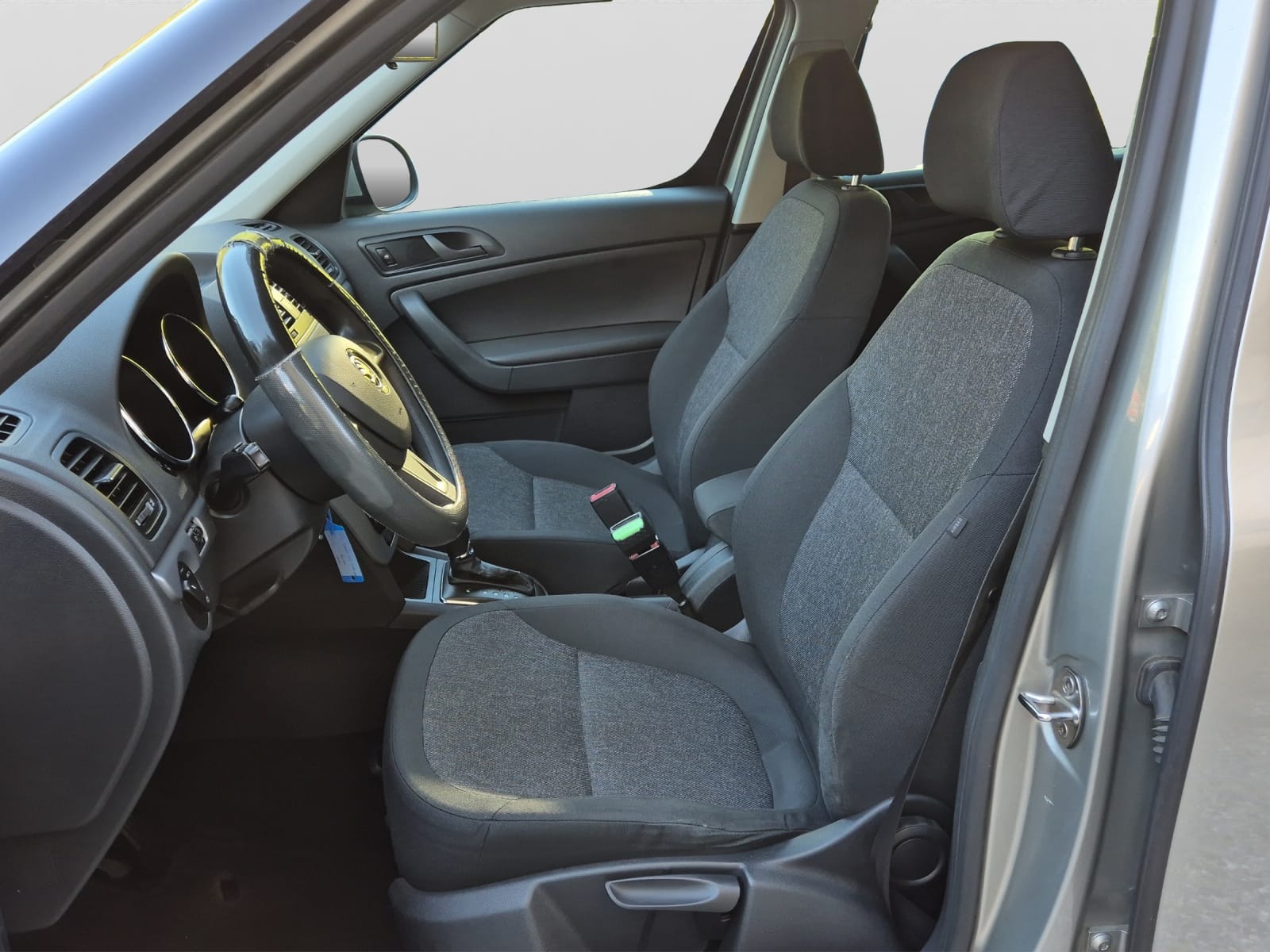 SKODA Yeti 2.0 TDI Active Outdoor 4x4 DSG-image-10
