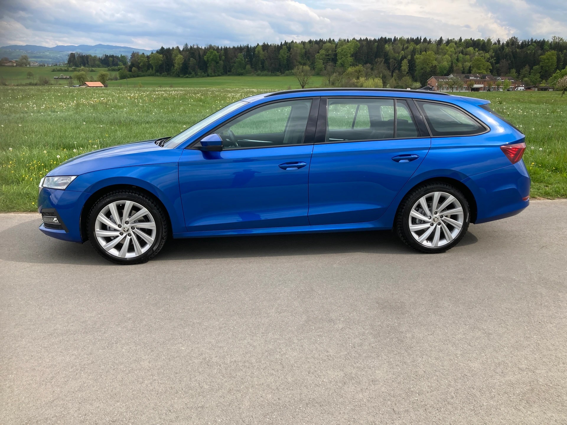 SKODA Octavia Combi 2.0 TDI DSG Style 4x4-image-4