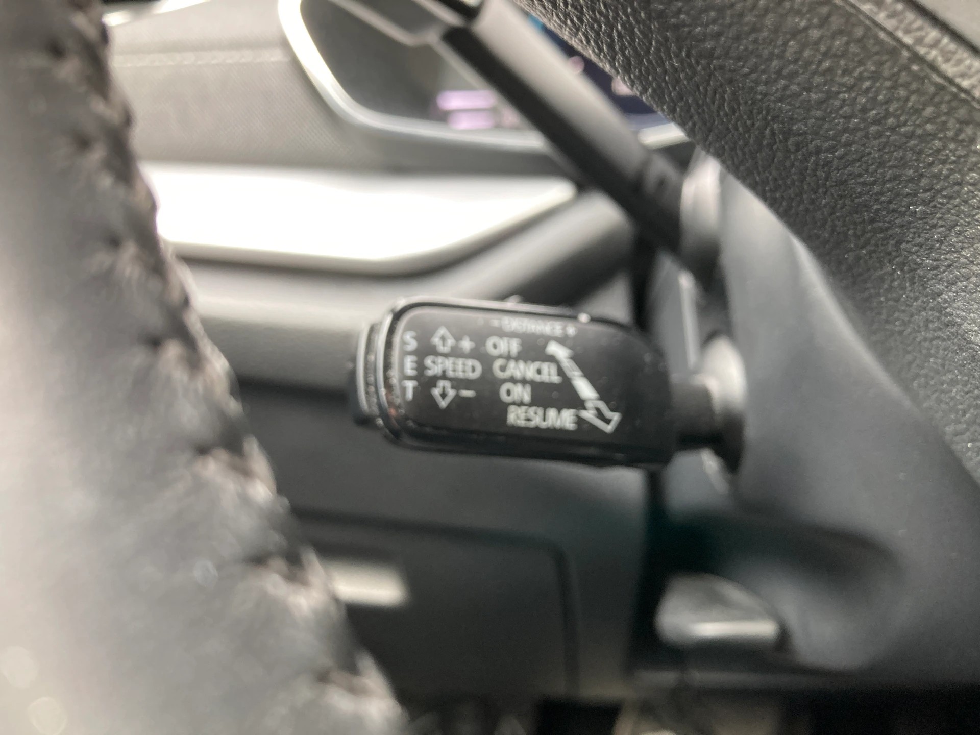 SKODA Octavia Combi 2.0 TDI DSG Style 4x4-image-13