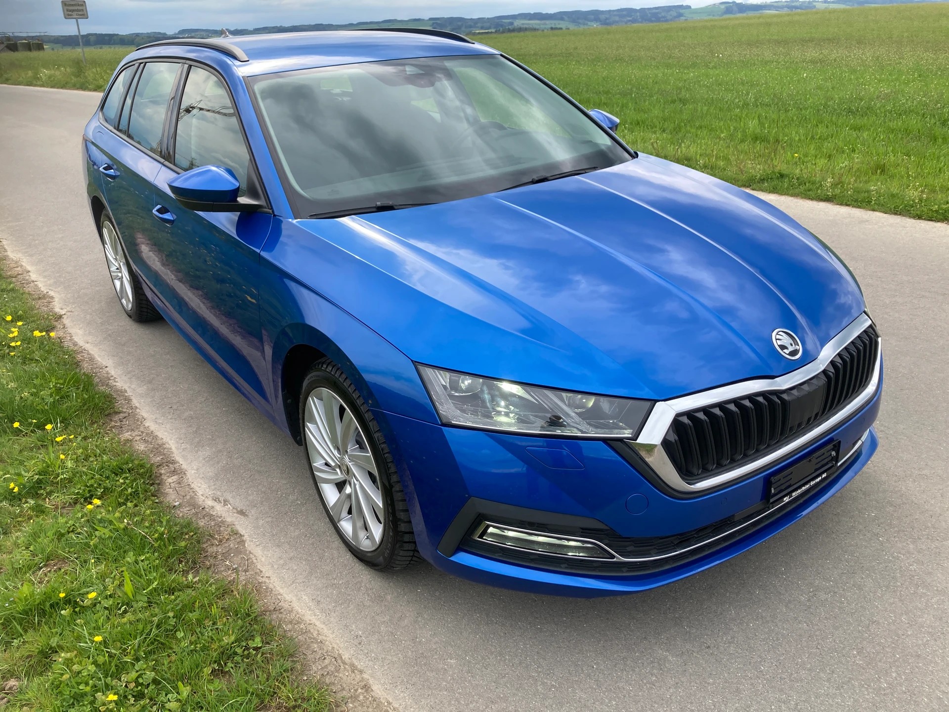 SKODA Octavia Combi 2.0 TDI DSG Style 4x4-image-1