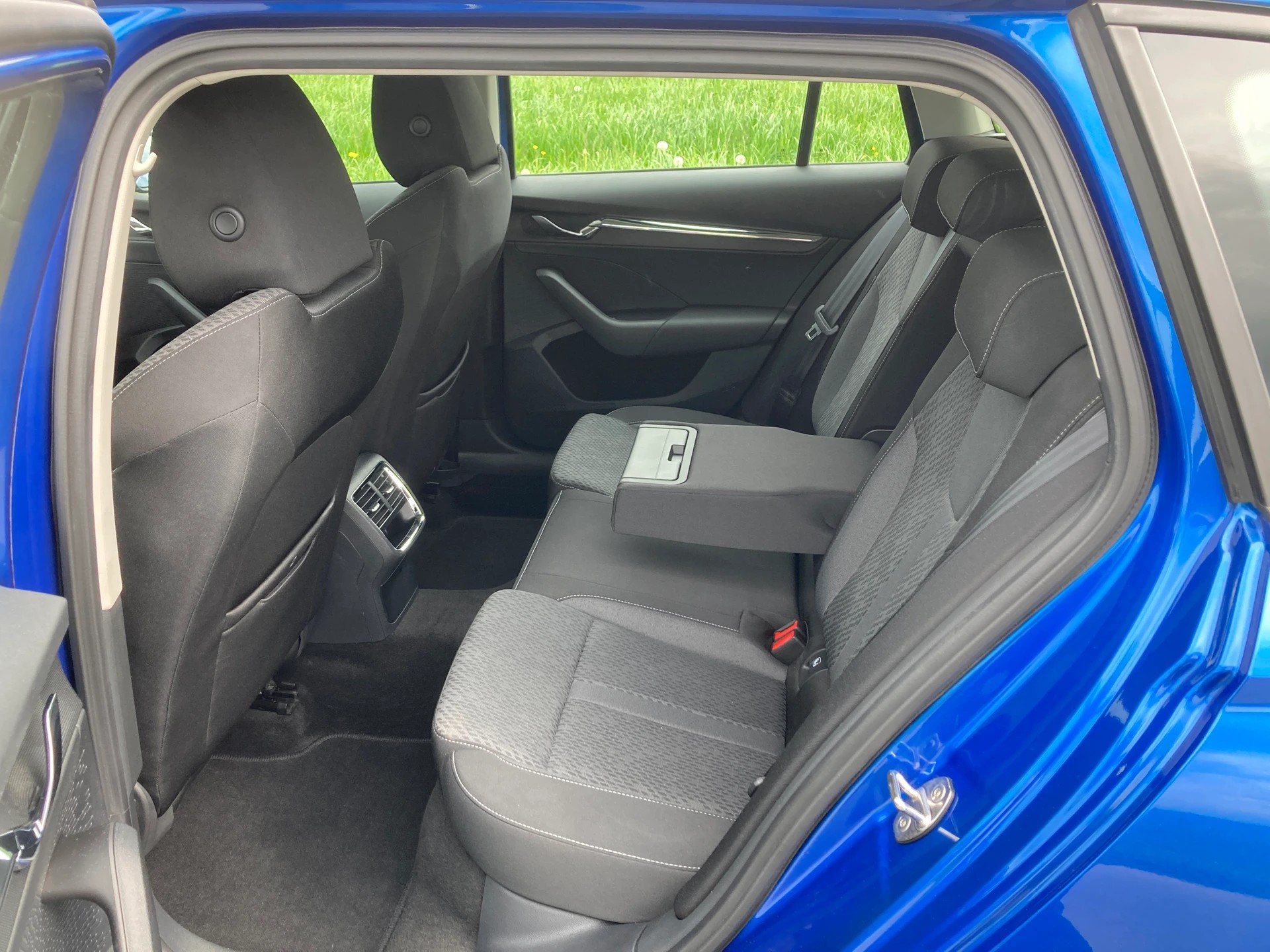 SKODA Octavia Combi 2.0 TDI DSG Style 4x4-image-7