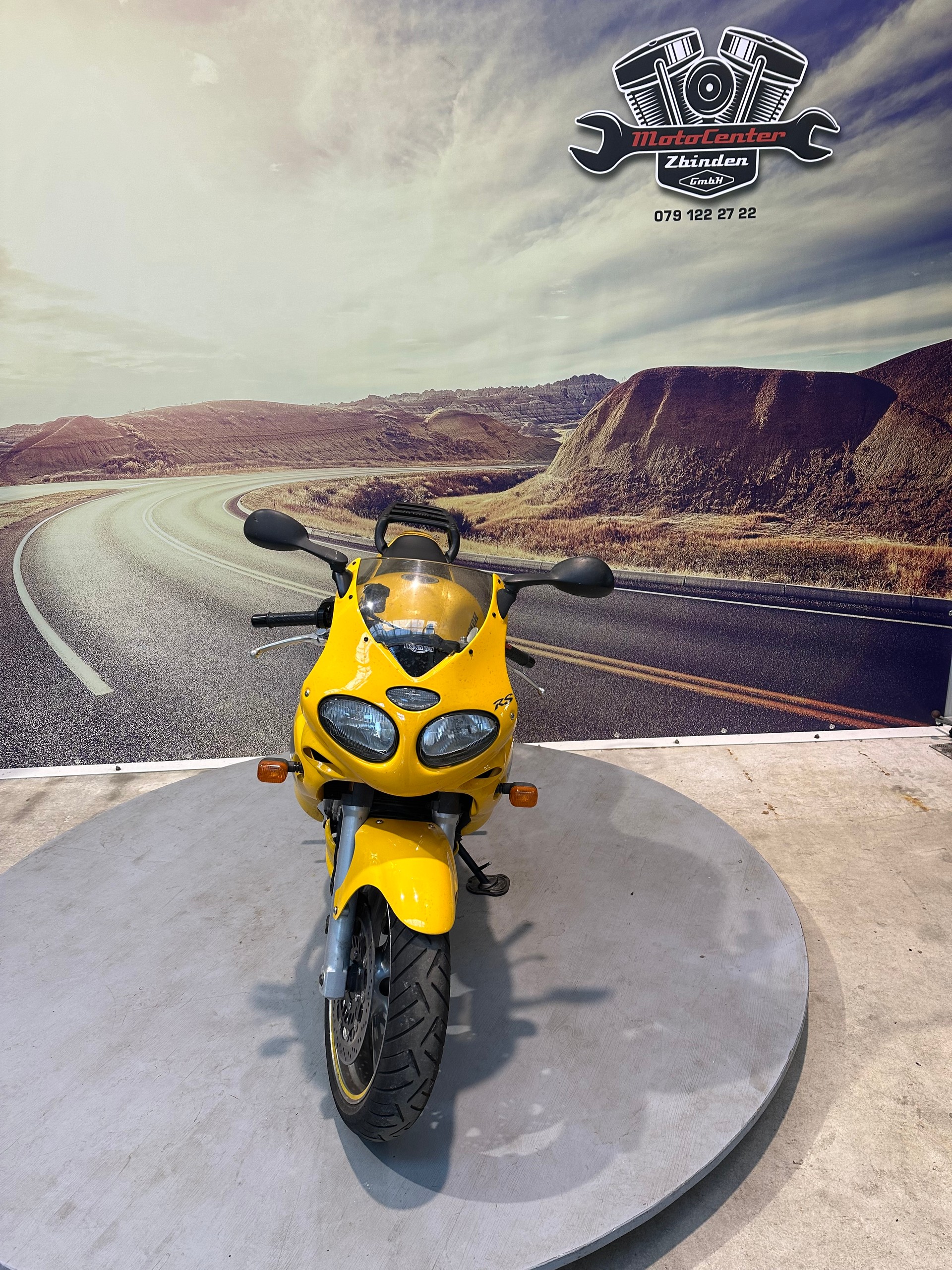 TRIUMPH Sprint RS 955i-showroom-element-2