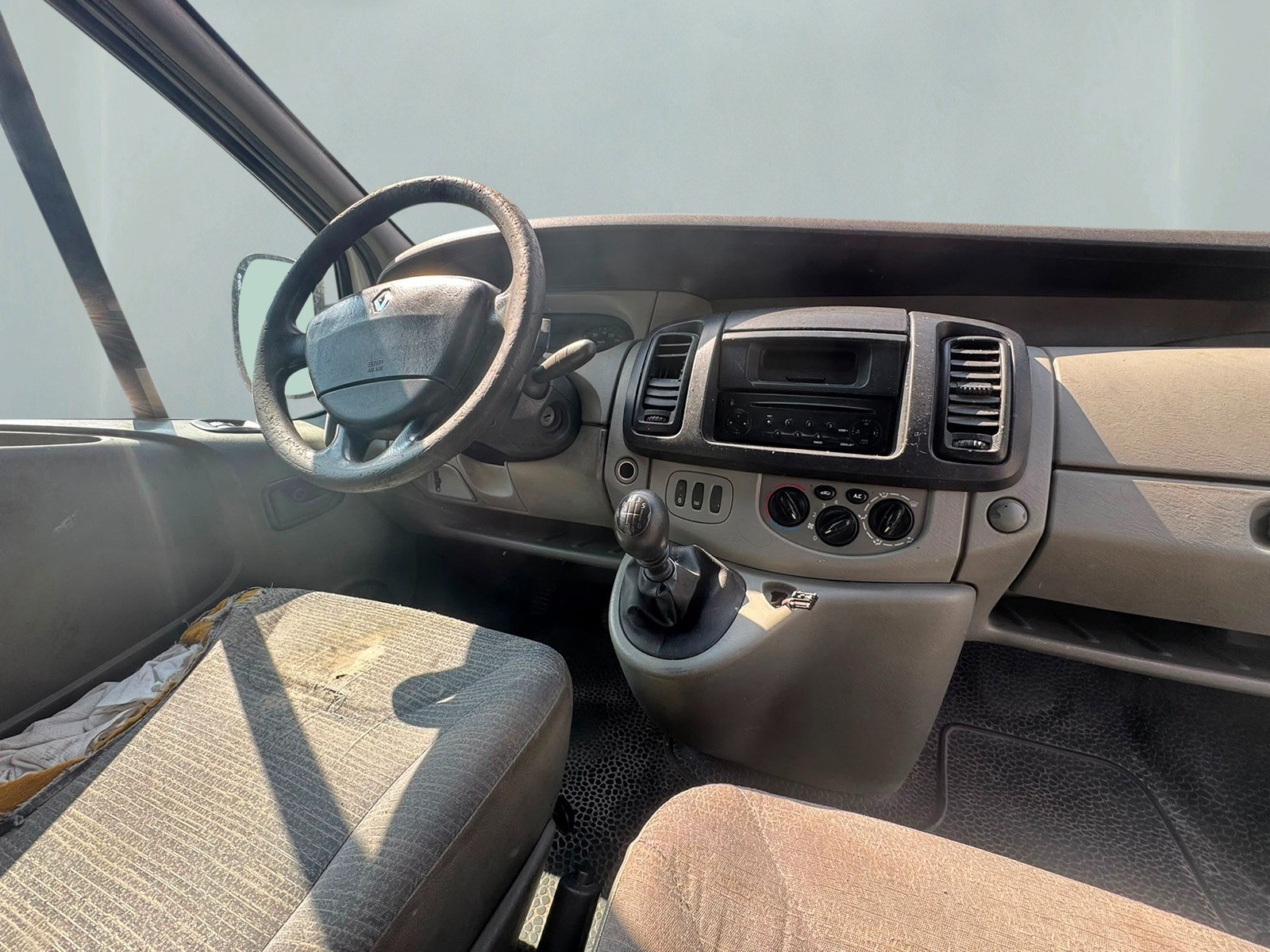 RENAULT Trafic 2.0 dCi 115 2.9t L1H1-image-6