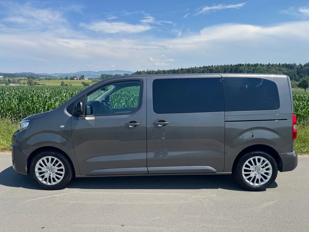 PEUGEOT Traveller 2.0 BlueHDi Business Standard EAT8 9 Plätzer-image-2