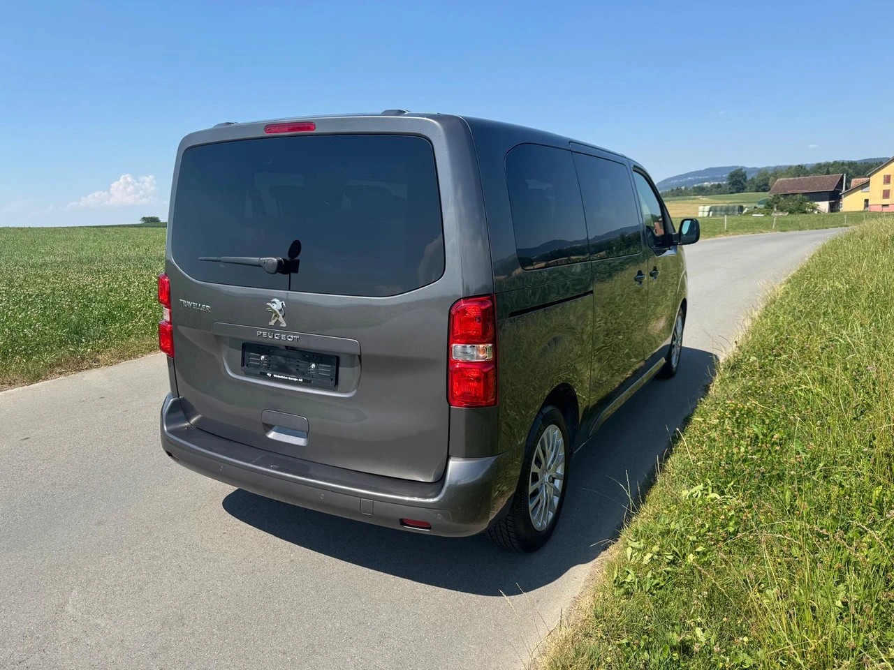 PEUGEOT Traveller 2.0 BlueHDi Business Standard EAT8 9 Plätzer-image-4